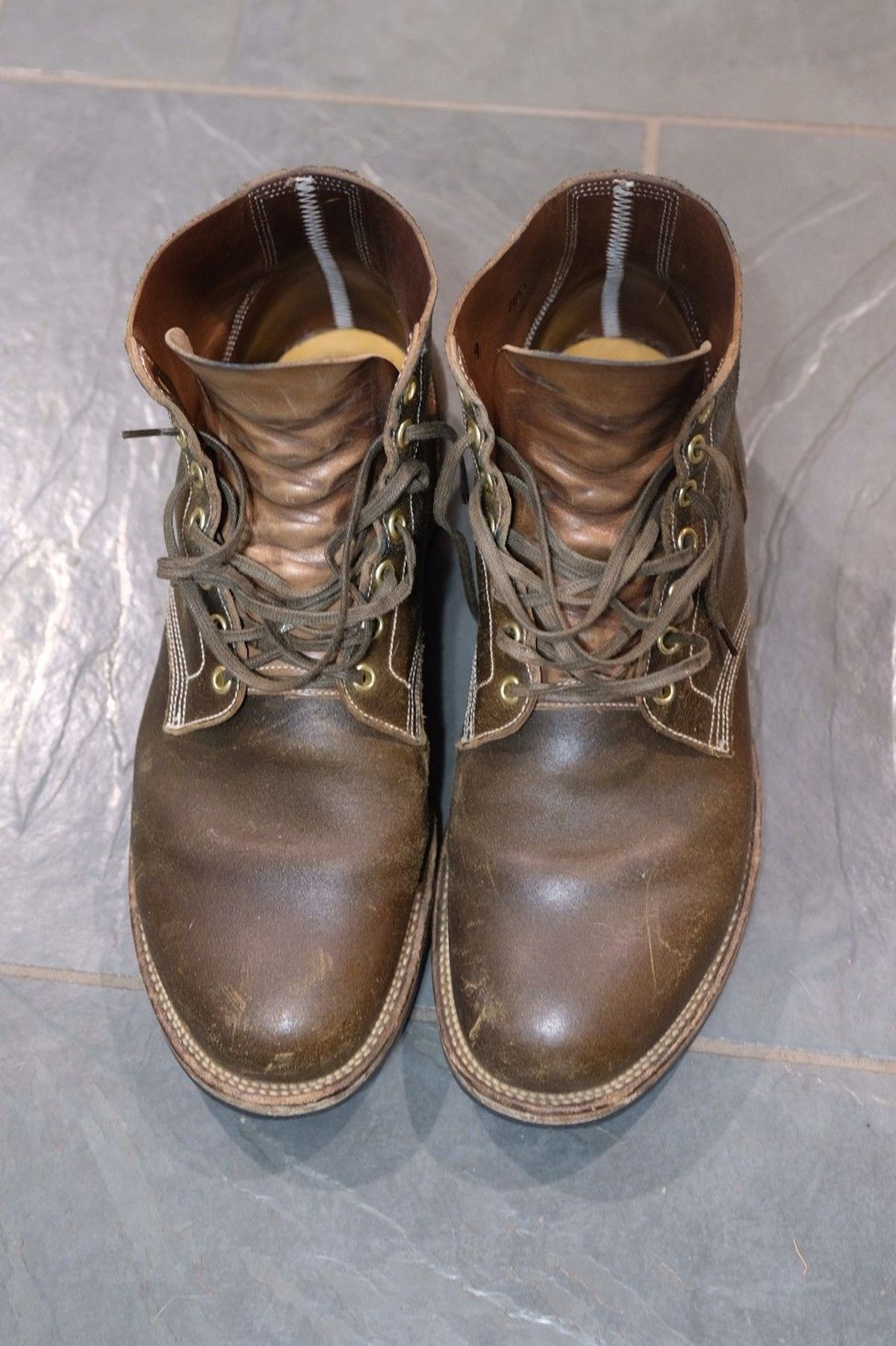 Photo by patinathunderdome on November 6, 2021 of the Viberg Boondocker in Horween Olive Waxed Flesh.