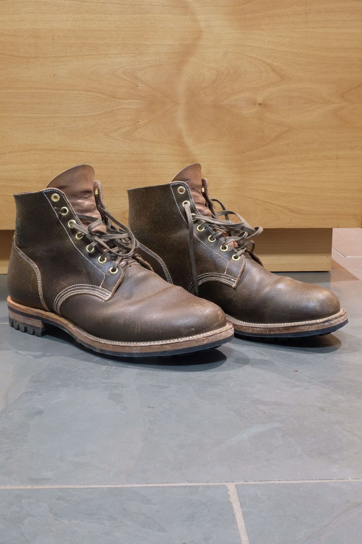 Photo by patinathunderdome on November 6, 2021 of the Viberg Boondocker in Horween Olive Waxed Flesh.
