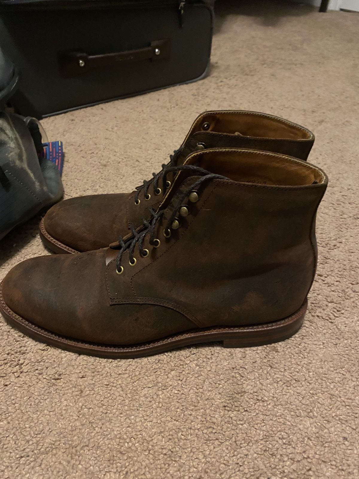 Photo by patinathunderdome on December 5, 2021 of the Grant Stone Edward Boot in C.F. Stead Tobacco Waxy Commander Suede.