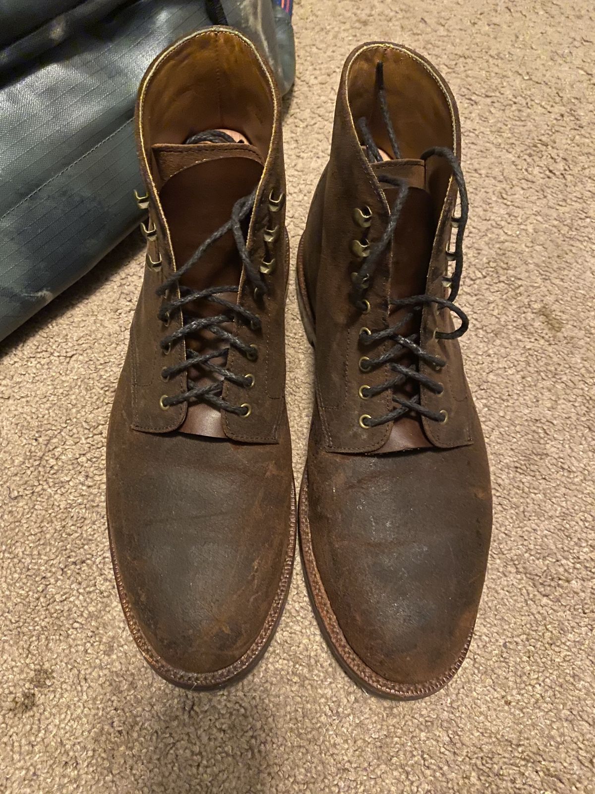 Photo by patinathunderdome on December 5, 2021 of the Grant Stone Edward Boot in C.F. Stead Tobacco Waxy Commander Suede.