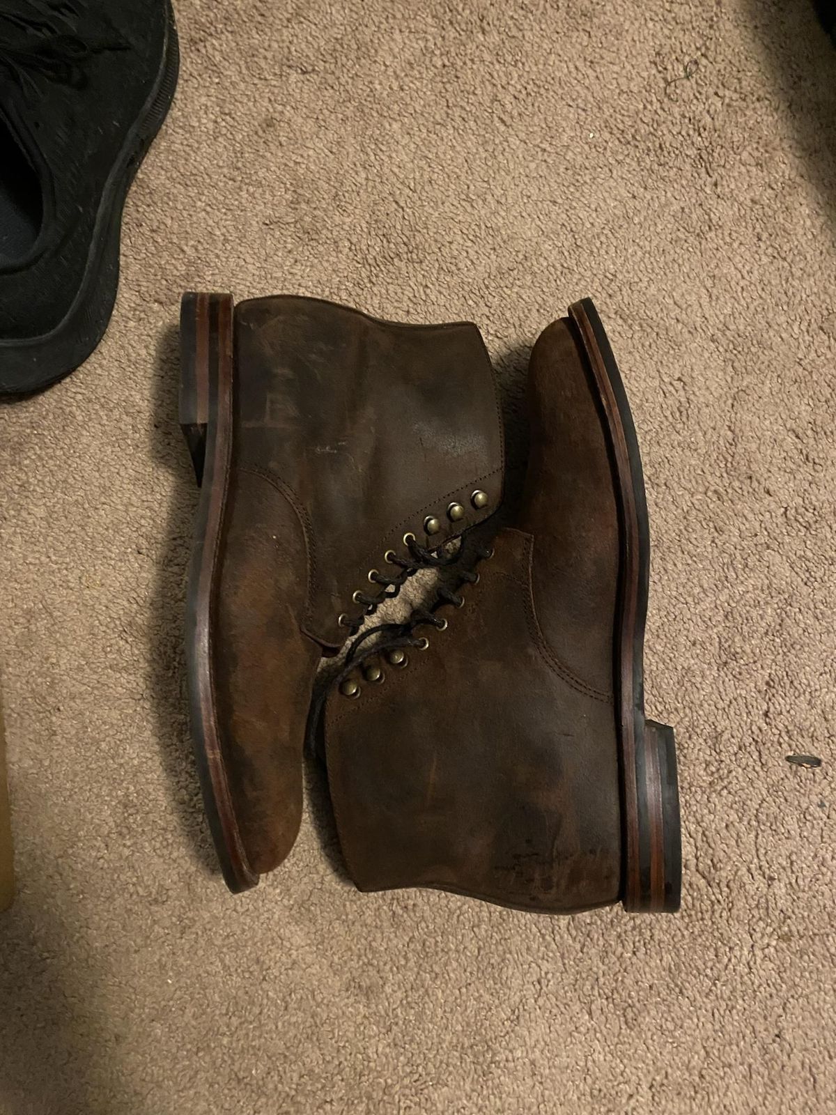 Photo by patinathunderdome on January 3, 2022 of the Grant Stone Edward Boot in C.F. Stead Tobacco Waxy Commander Suede.
