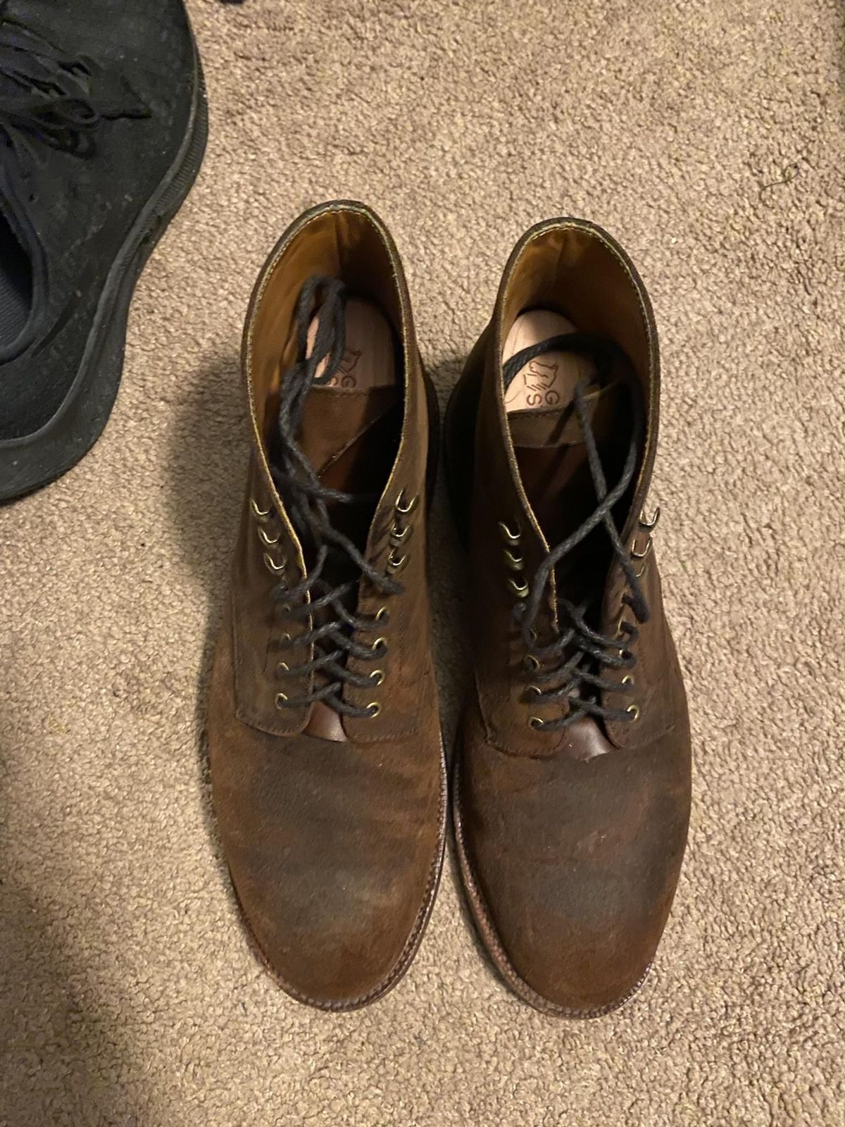 Photo by patinathunderdome on January 3, 2022 of the Grant Stone Edward Boot in C.F. Stead Tobacco Waxy Commander Suede.