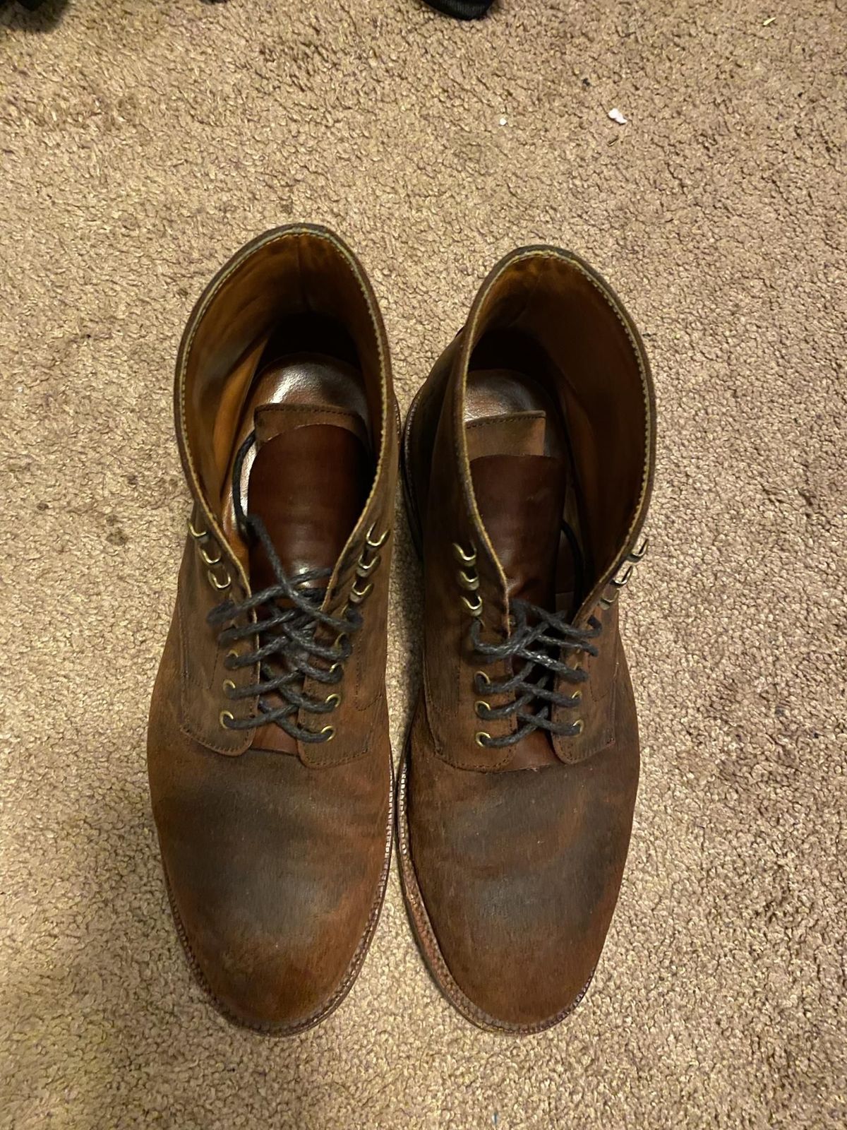 Photo by patinathunderdome on February 3, 2022 of the Grant Stone Edward Boot in C.F. Stead Tobacco Waxy Commander Suede.