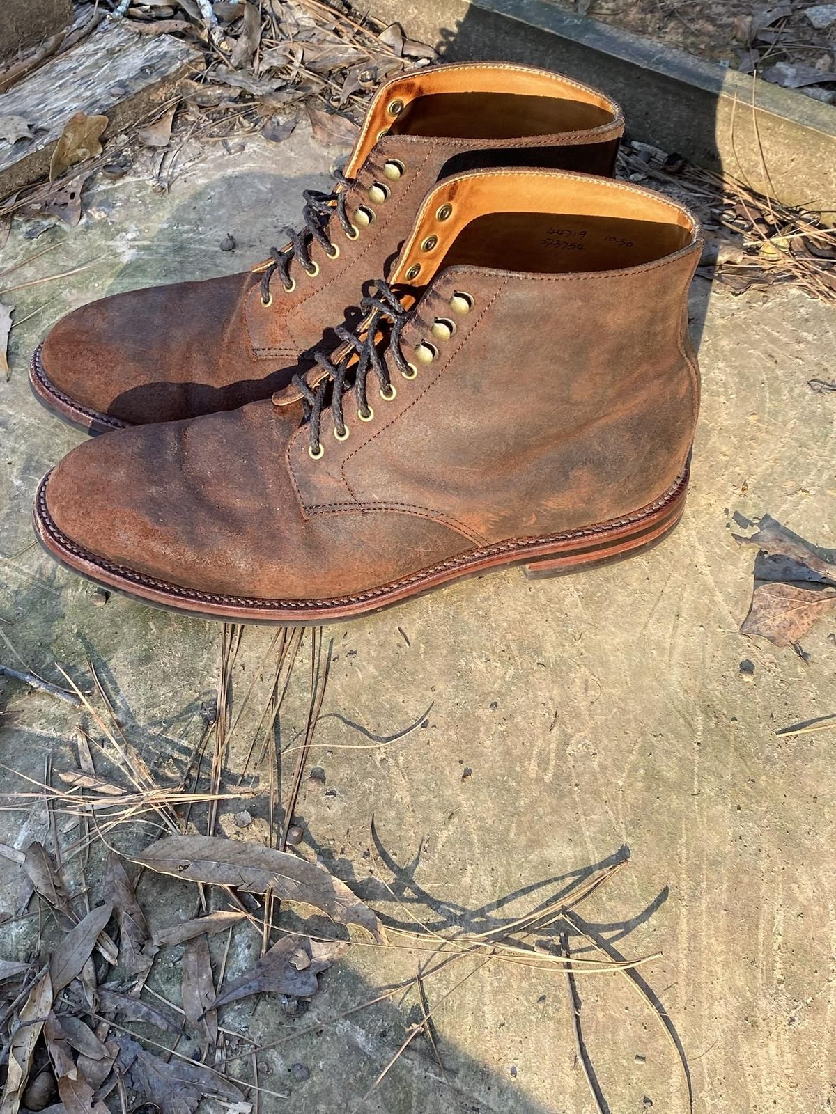 Photo by patinathunderdome on March 4, 2022 of the Grant Stone Edward Boot in C.F. Stead Tobacco Waxy Commander Suede.