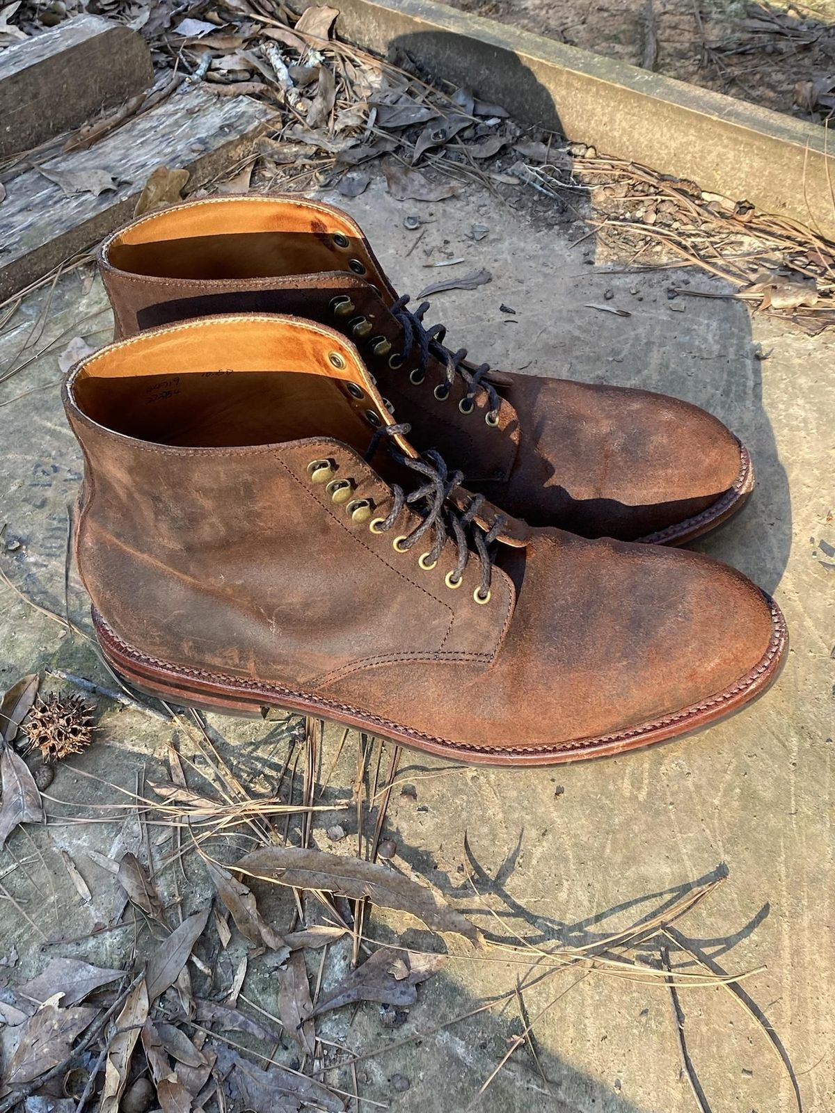 Photo by patinathunderdome on March 4, 2022 of the Grant Stone Edward Boot in C.F. Stead Tobacco Waxy Commander Suede.