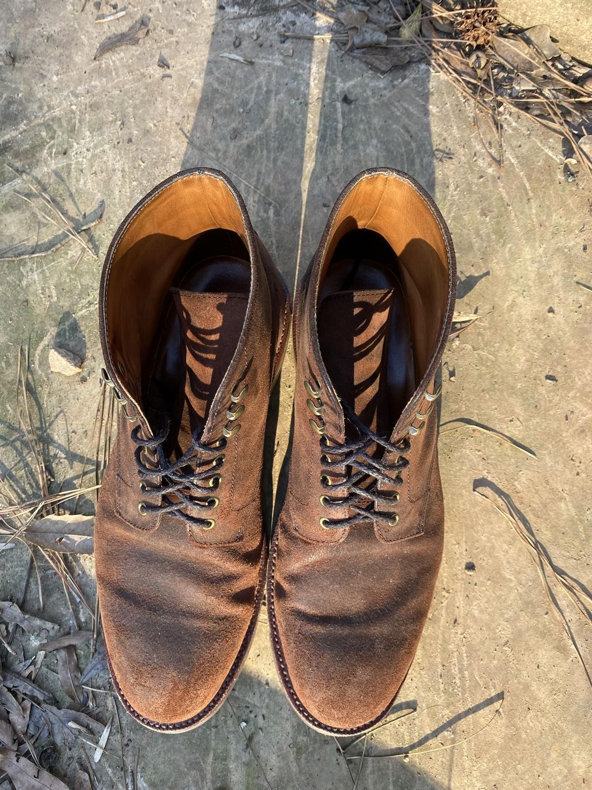 Photo by patinathunderdome on March 4, 2022 of the Grant Stone Edward Boot in C.F. Stead Tobacco Waxy Commander Suede.