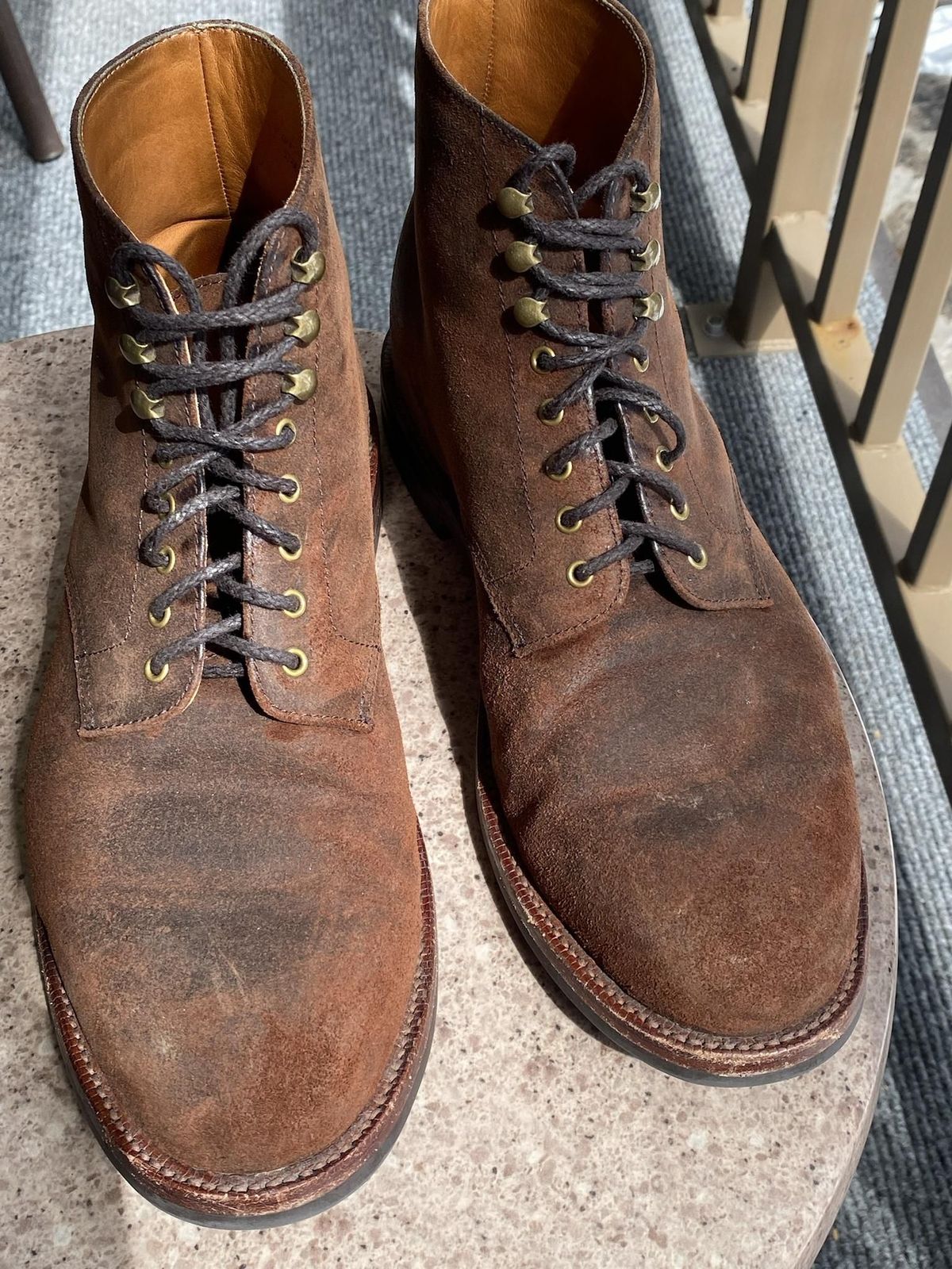 Photo by patinathunderdome on April 3, 2022 of the Grant Stone Edward Boot in C.F. Stead Tobacco Waxy Commander Suede.