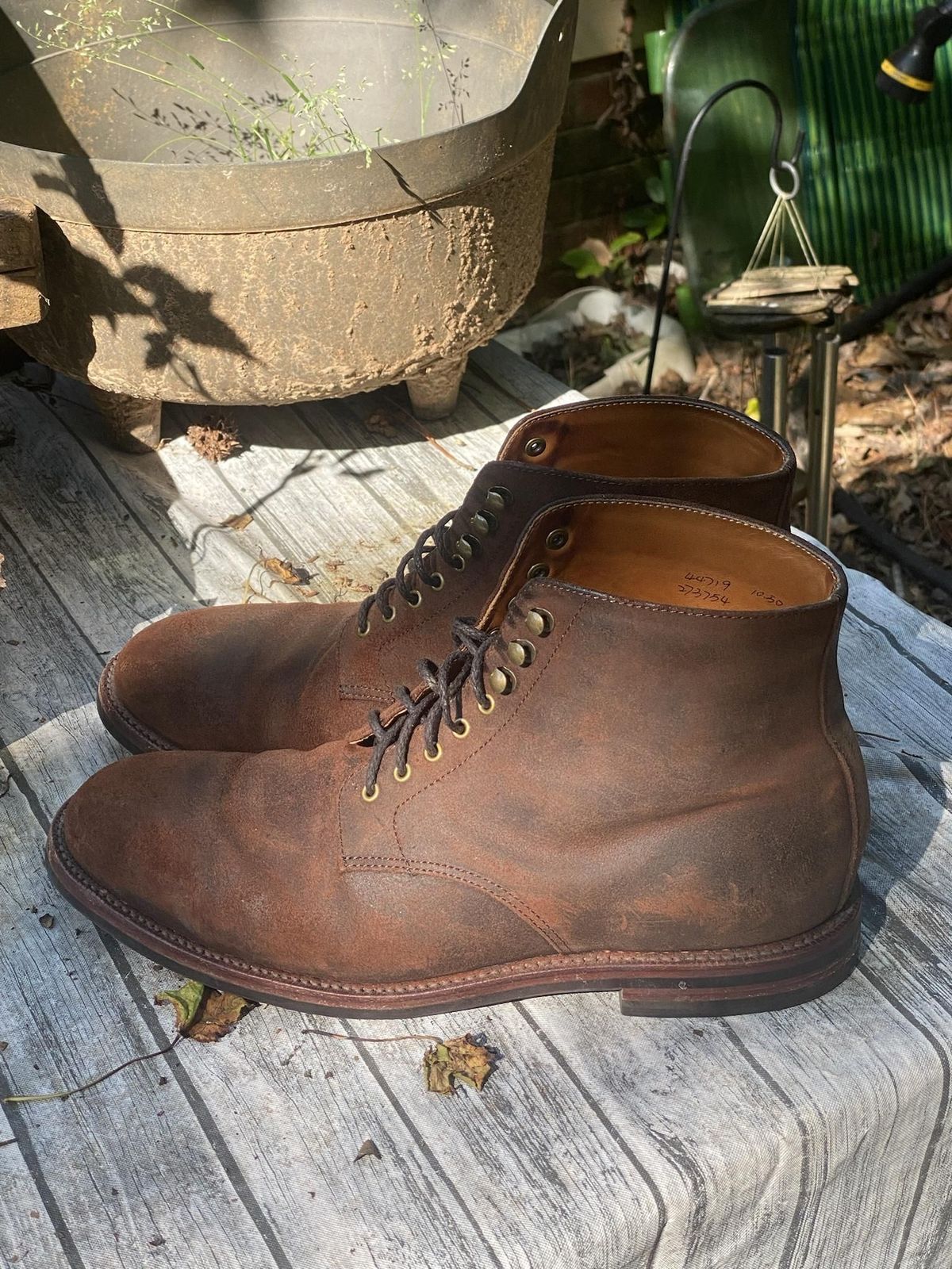 Photo by patinathunderdome on May 3, 2022 of the Grant Stone Edward Boot in C.F. Stead Tobacco Waxy Commander Suede.