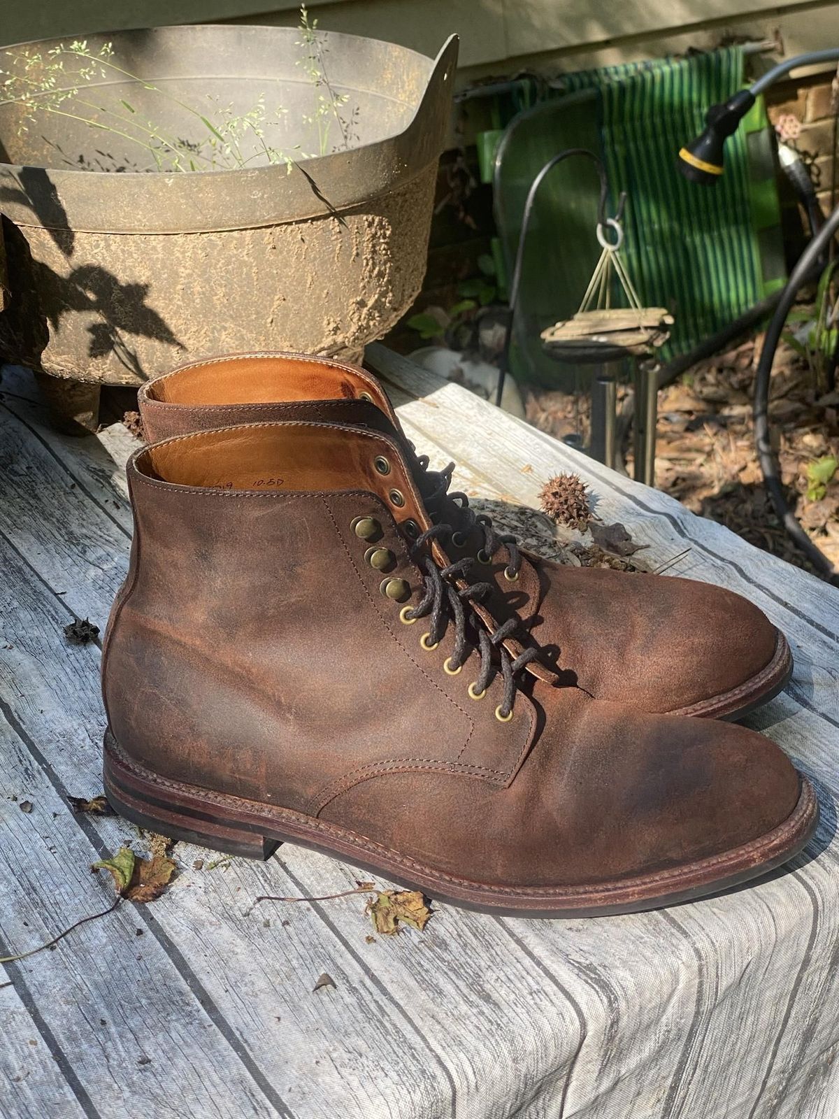 Photo by patinathunderdome on May 3, 2022 of the Grant Stone Edward Boot in C.F. Stead Tobacco Waxy Commander Suede.