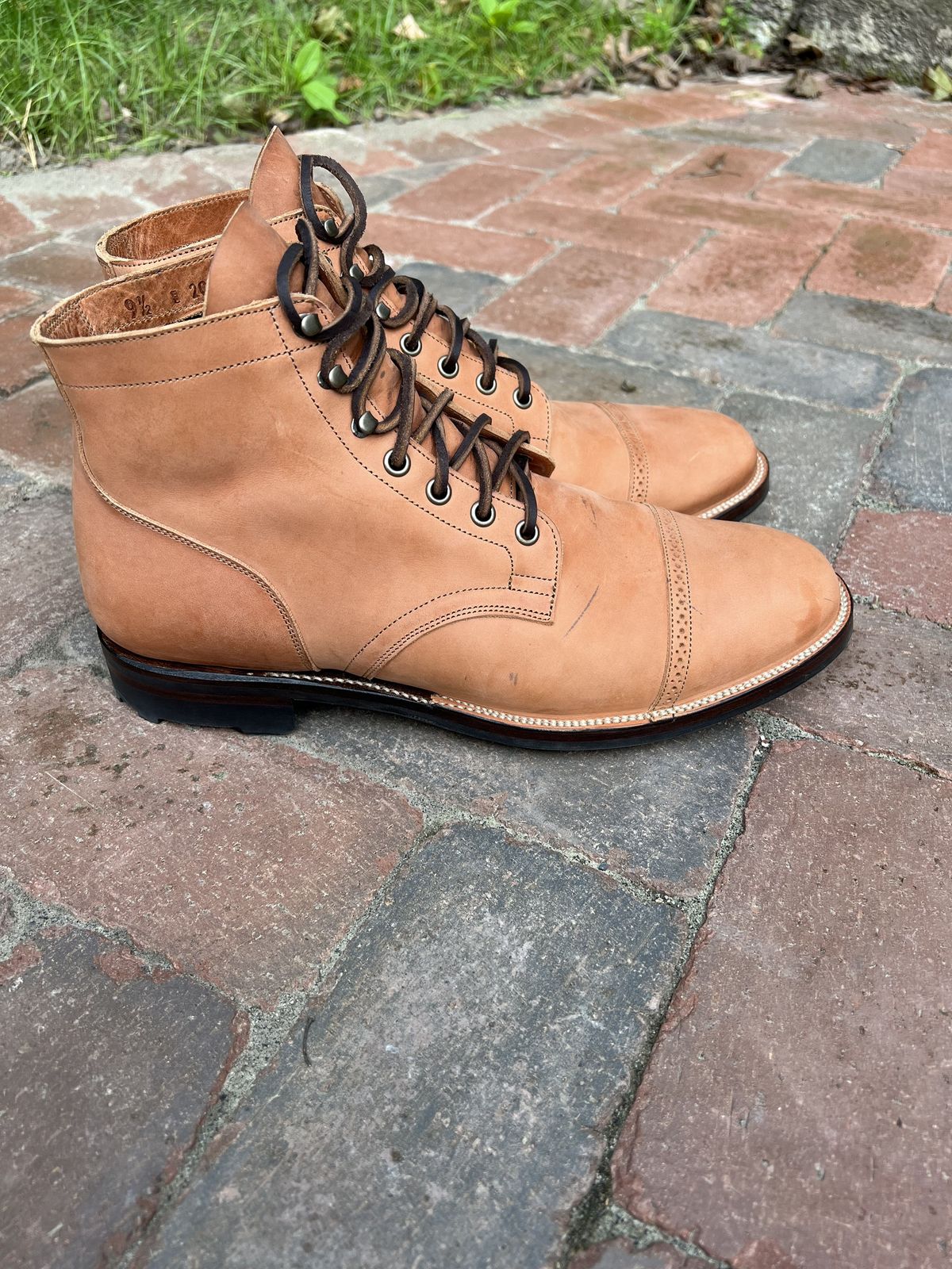 Photo by patinathunderdome on October 2, 2021 of the Viberg Service Boot in Maryam Used Cuoio Vitello Calf.