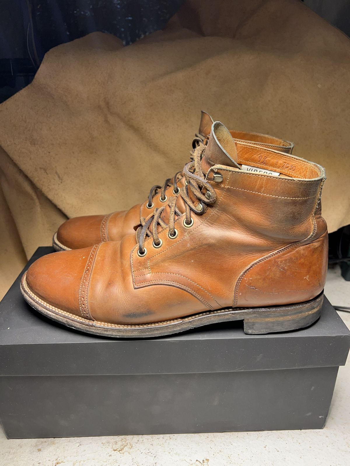 Photo by patinathunderdome on March 6, 2022 of the Viberg Service Boot in Maryam Used Cuoio Vitello Calf.