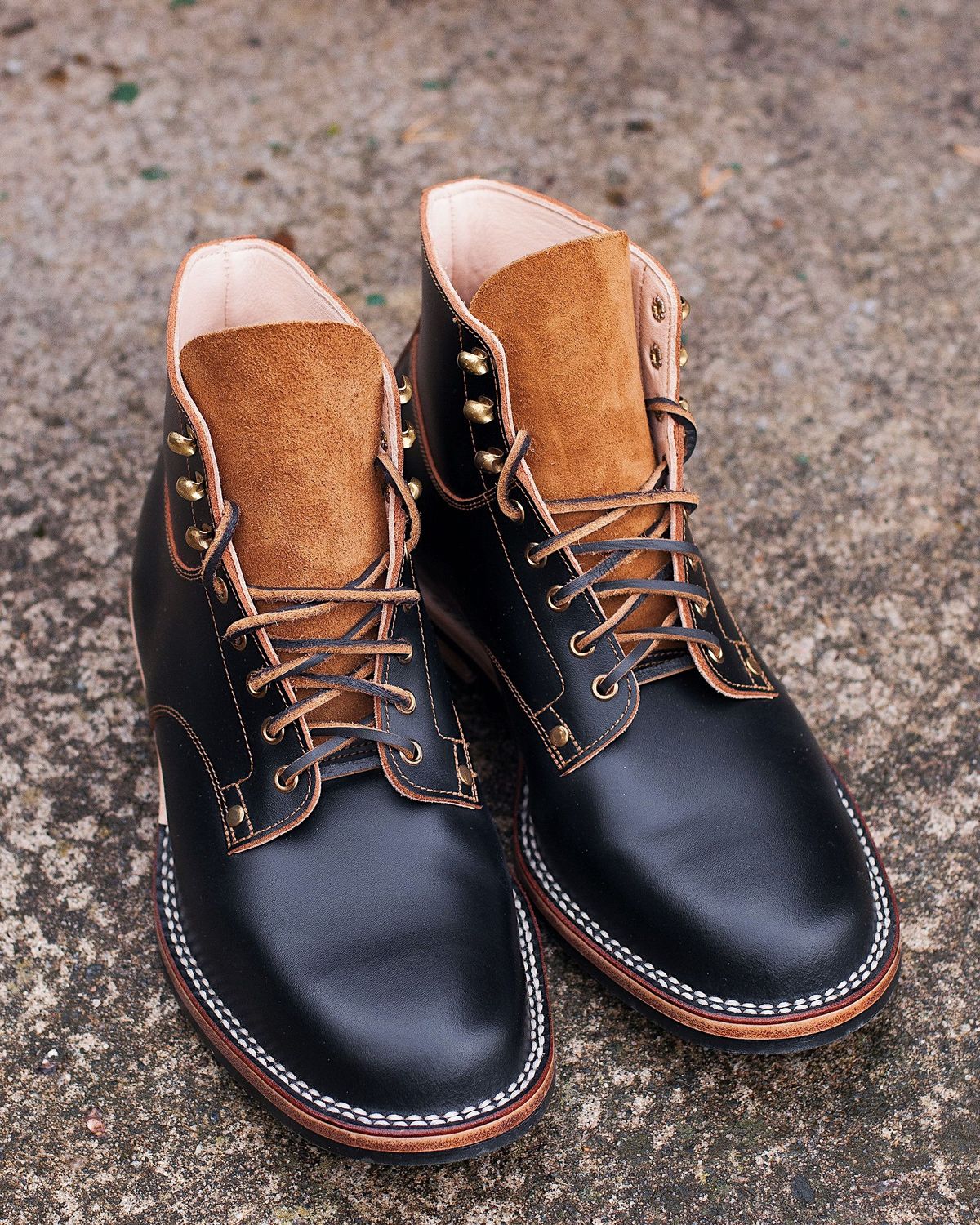 Photo by patinathunderdome on October 1, 2021 of the Østmo Type I in Black Veg-Tanned Shoulder.
