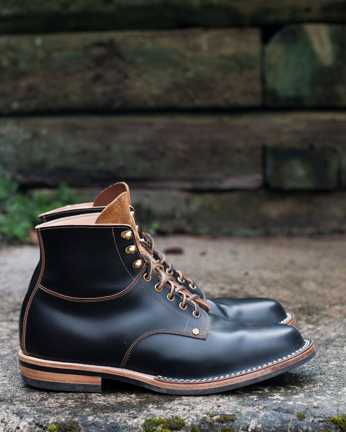 Photo by patinathunderdome on November 2, 2021 of the Østmo Type I in Black Veg-Tanned Shoulder.