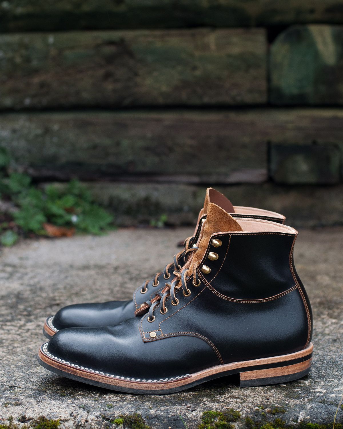 Photo by patinathunderdome on November 2, 2021 of the Østmo Type I in Black Veg-Tanned Shoulder.