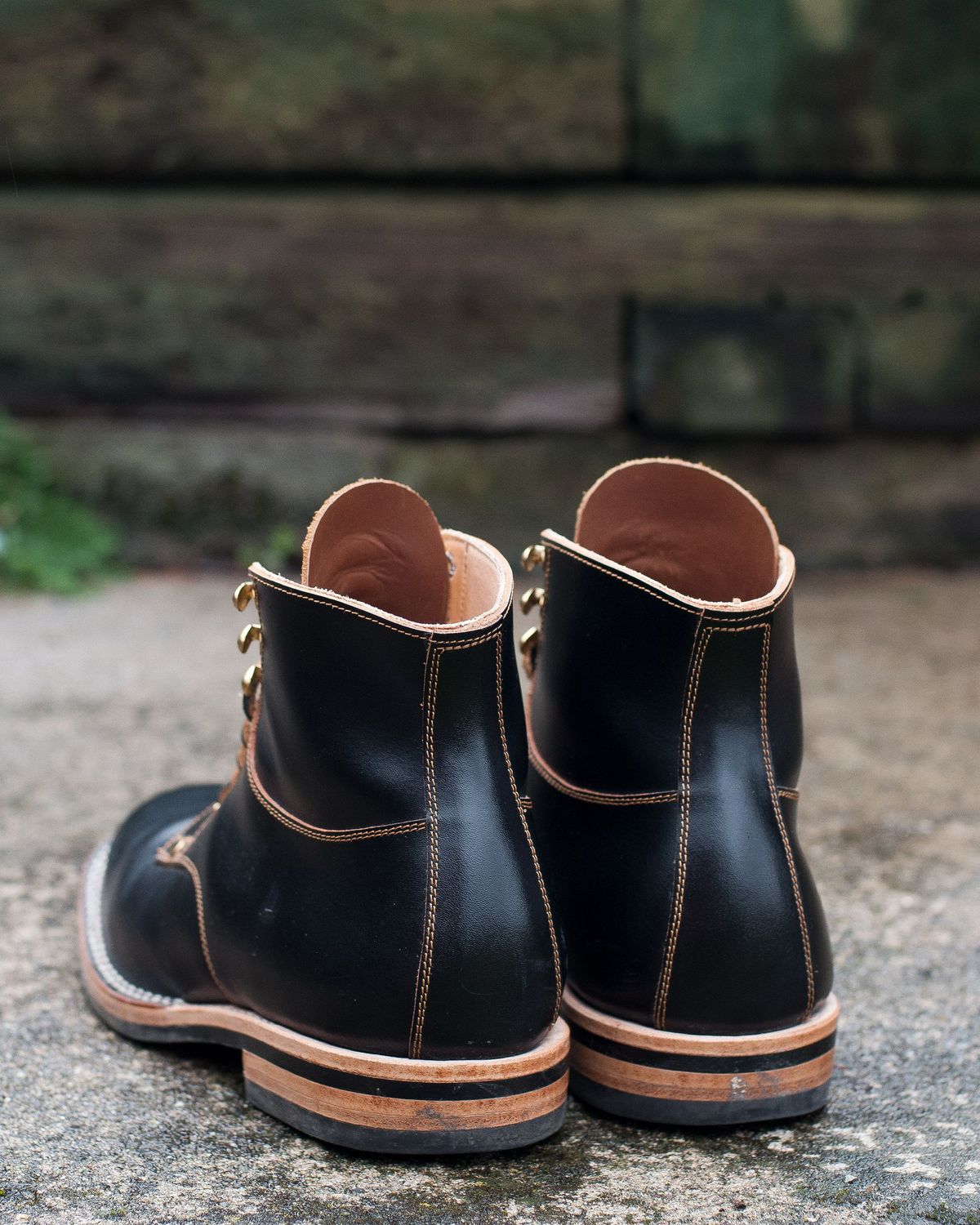 Photo by patinathunderdome on November 2, 2021 of the Østmo Type I in Black Veg-Tanned Shoulder.