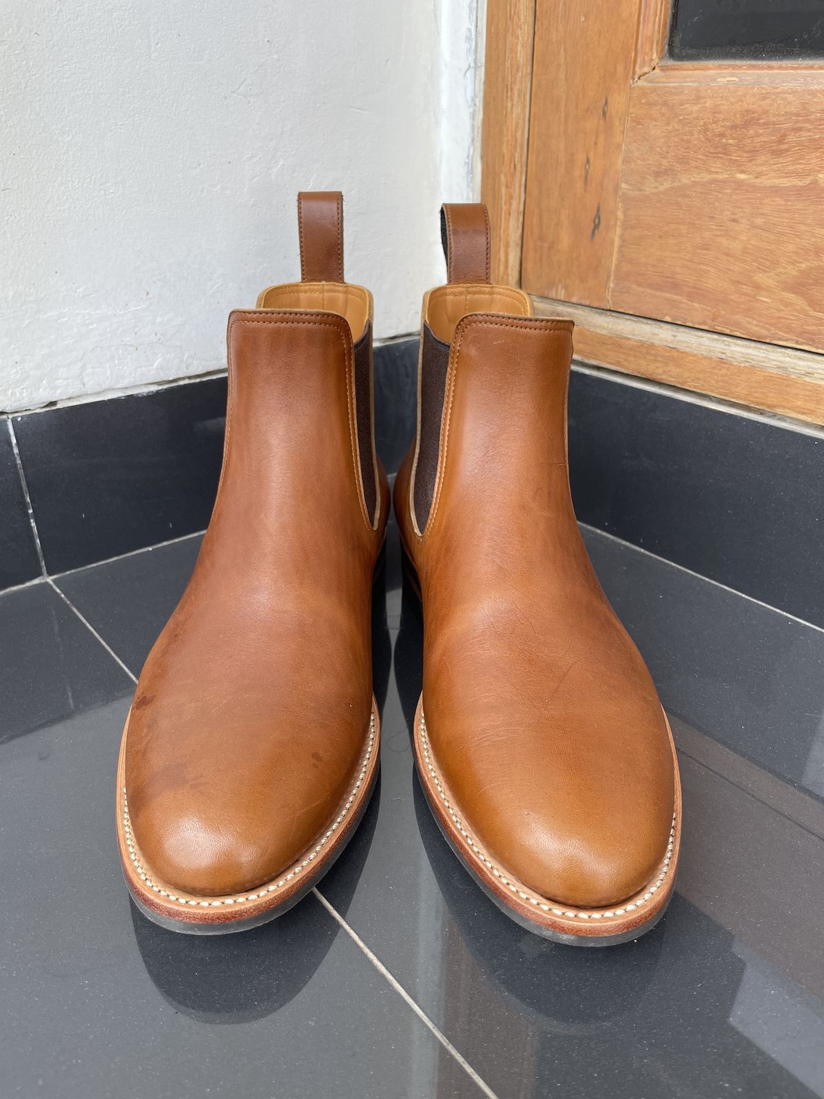 Photo by patinathunderdome on October 1, 2021 of the Benzein The Seventh Chelsea Boot in Shinki Brown Oiled Horsebutt.