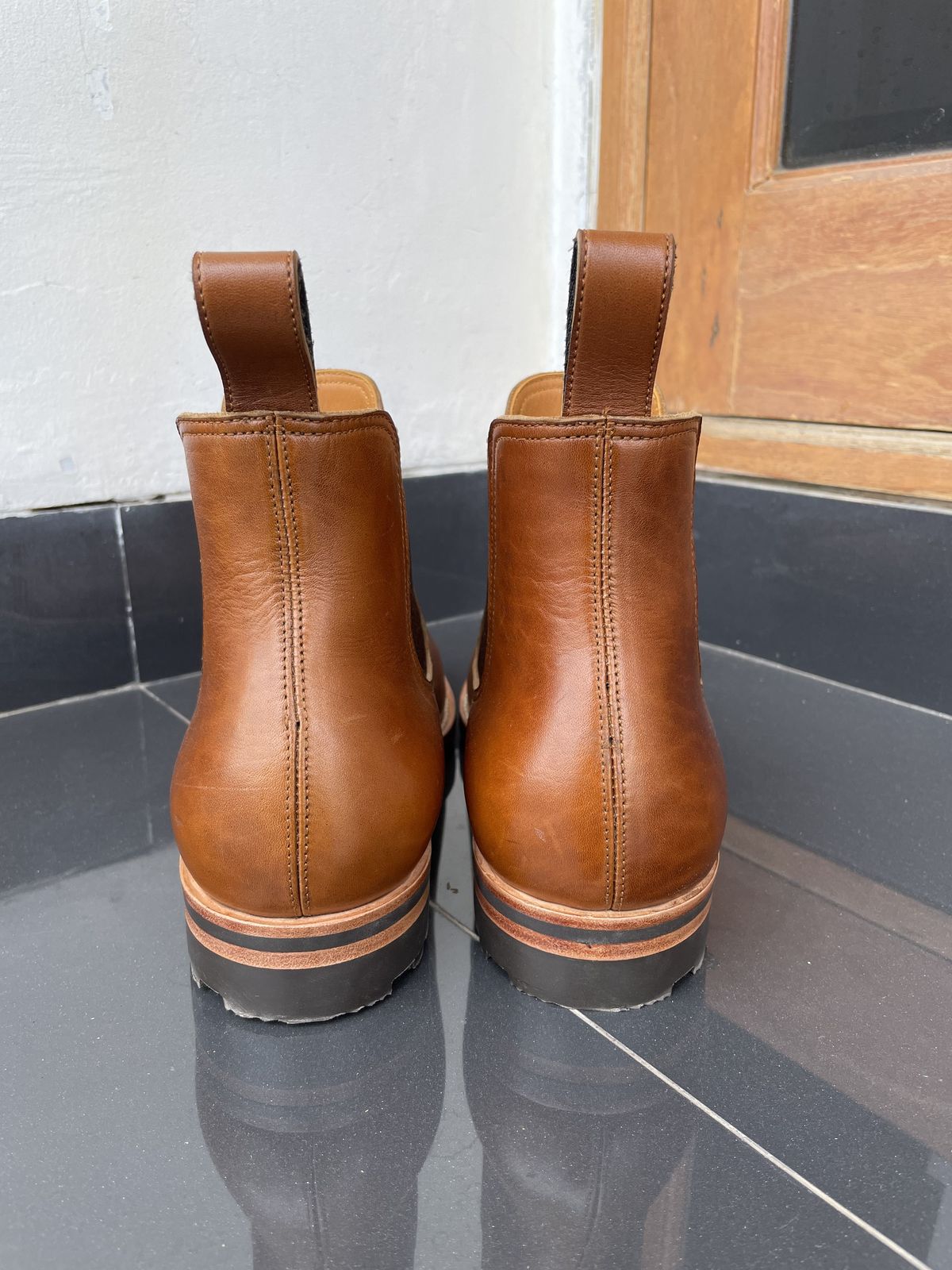 Photo by patinathunderdome on October 1, 2021 of the Benzein The Seventh Chelsea Boot in Shinki Brown Oiled Horsebutt.