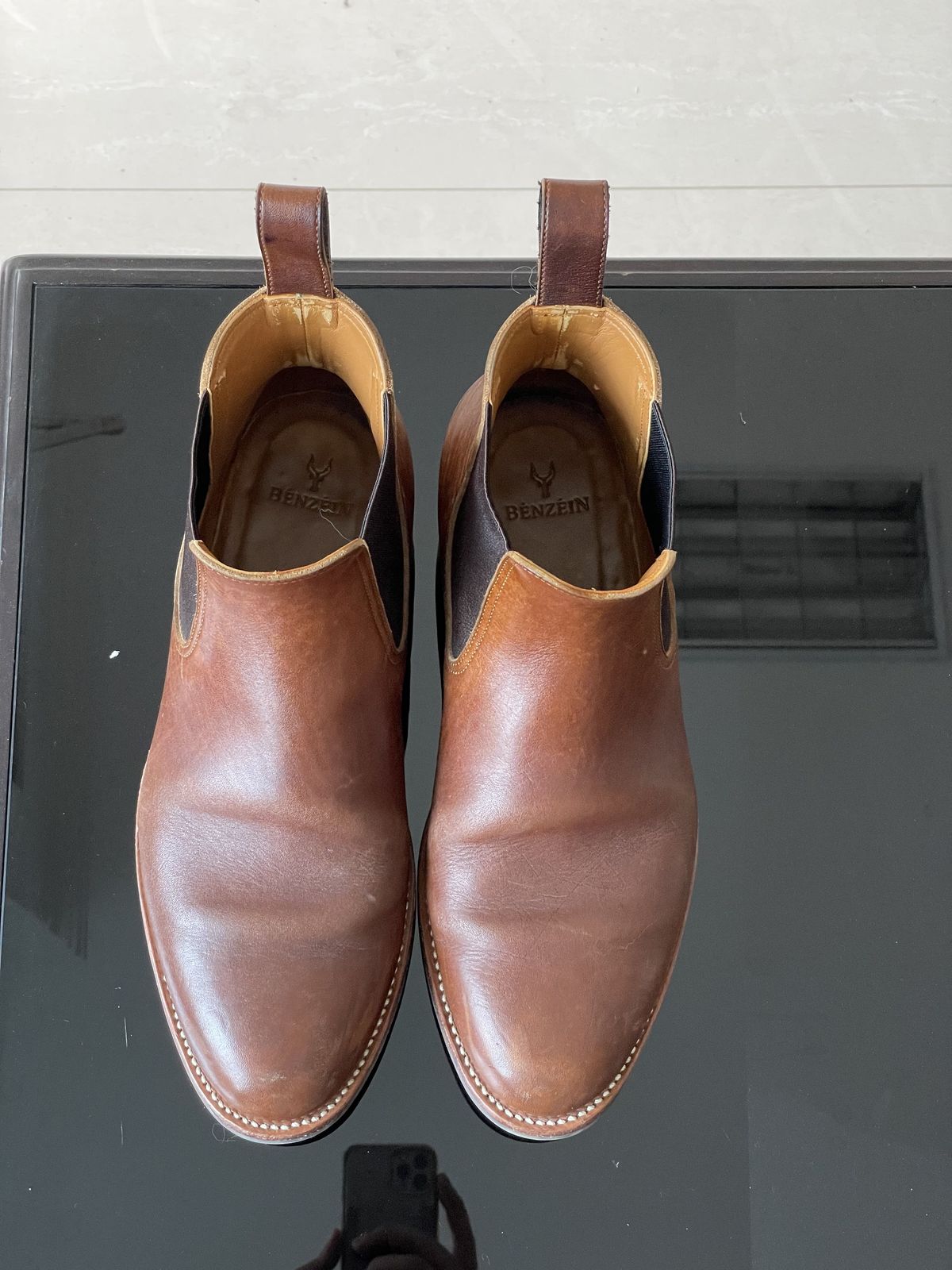 Photo by patinathunderdome on November 4, 2021 of the Benzein The Seventh Chelsea Boot in Shinki Brown Oiled Horsebutt.