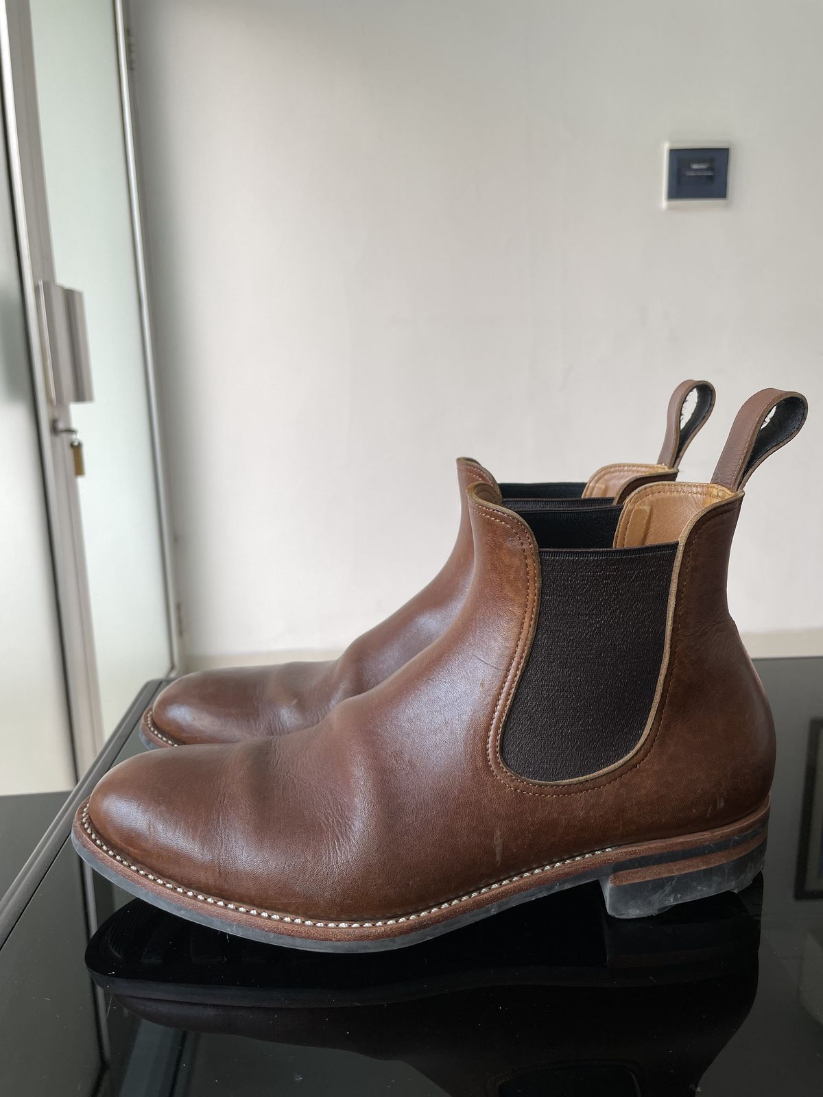 Photo by patinathunderdome on November 4, 2021 of the Benzein The Seventh Chelsea Boot in Shinki Brown Oiled Horsebutt.