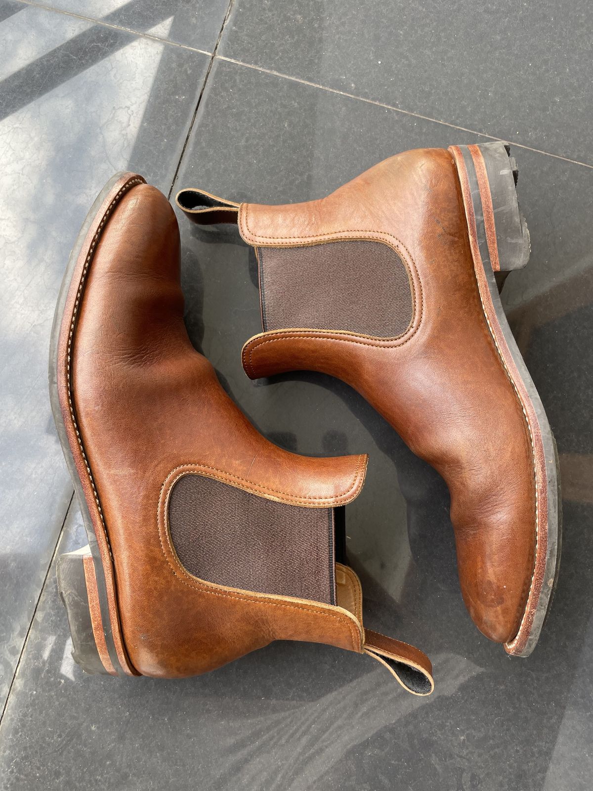 Photo by patinathunderdome on December 6, 2021 of the Benzein The Seventh Chelsea Boot in Shinki Brown Oiled Horsebutt.