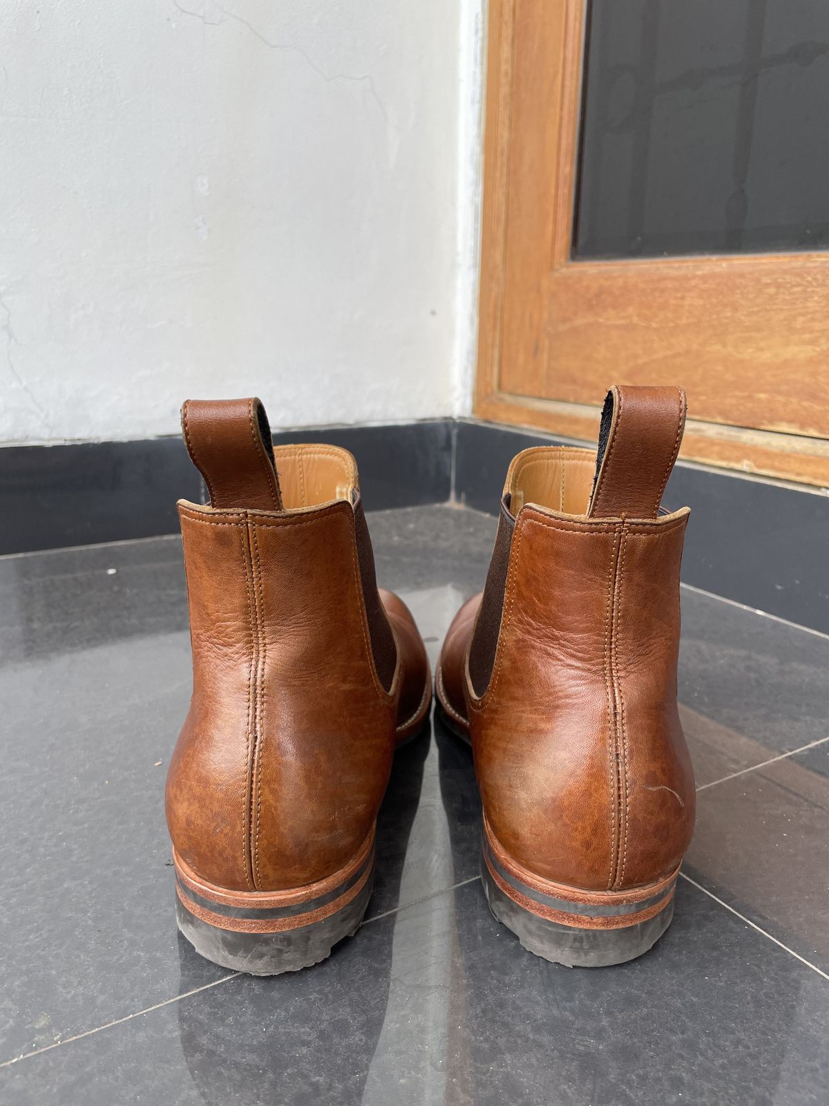 Photo by patinathunderdome on December 6, 2021 of the Benzein The Seventh Chelsea Boot in Shinki Brown Oiled Horsebutt.