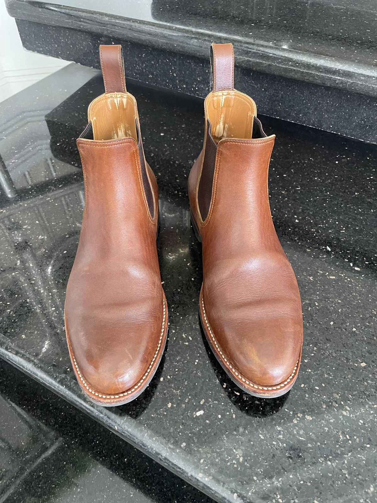 Photo by patinathunderdome on January 6, 2022 of the Benzein The Seventh Chelsea Boot in Shinki Brown Oiled Horsebutt.