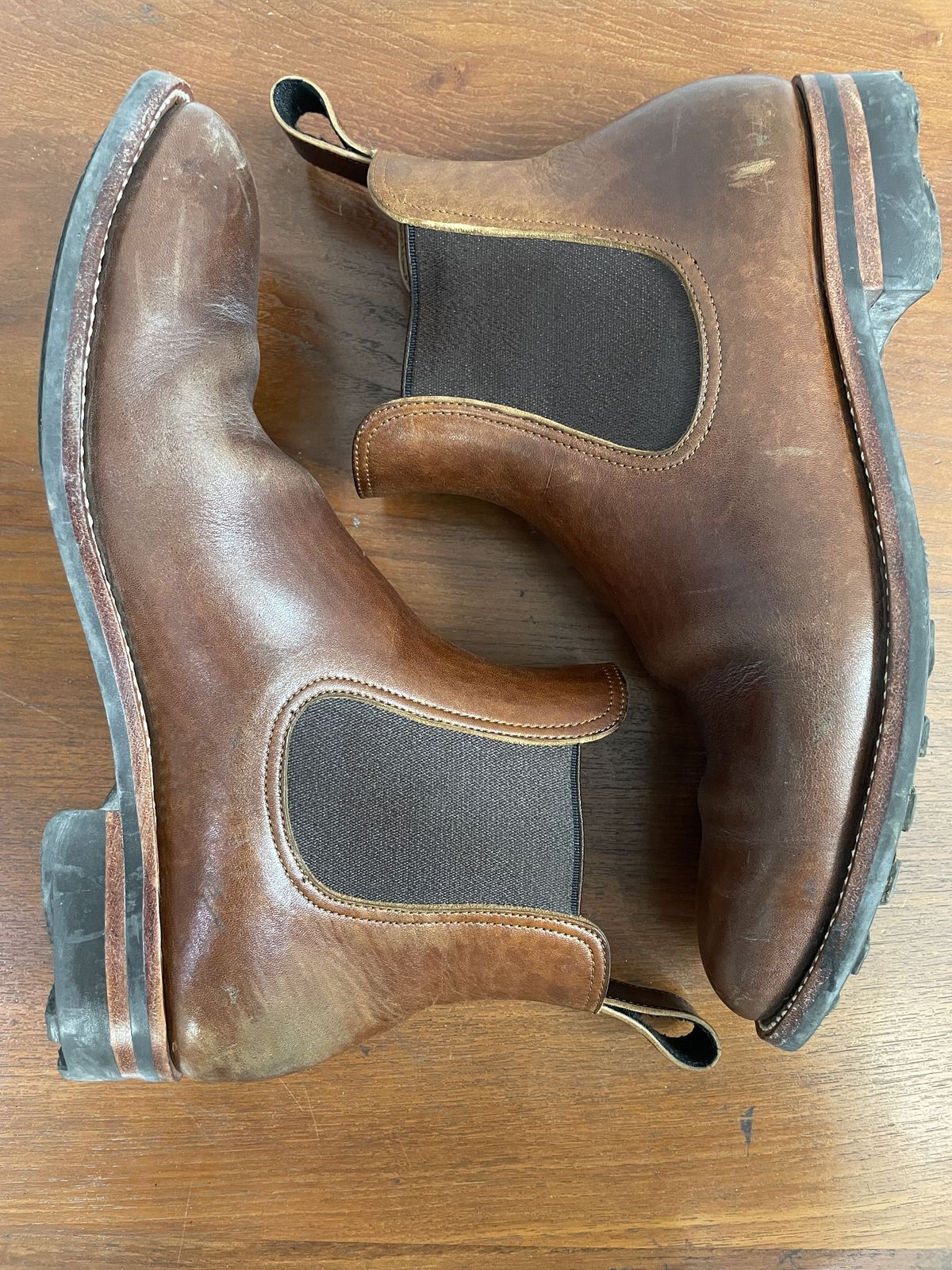 Photo by patinathunderdome on March 4, 2022 of the Benzein The Seventh Chelsea Boot in Shinki Brown Oiled Horsebutt.