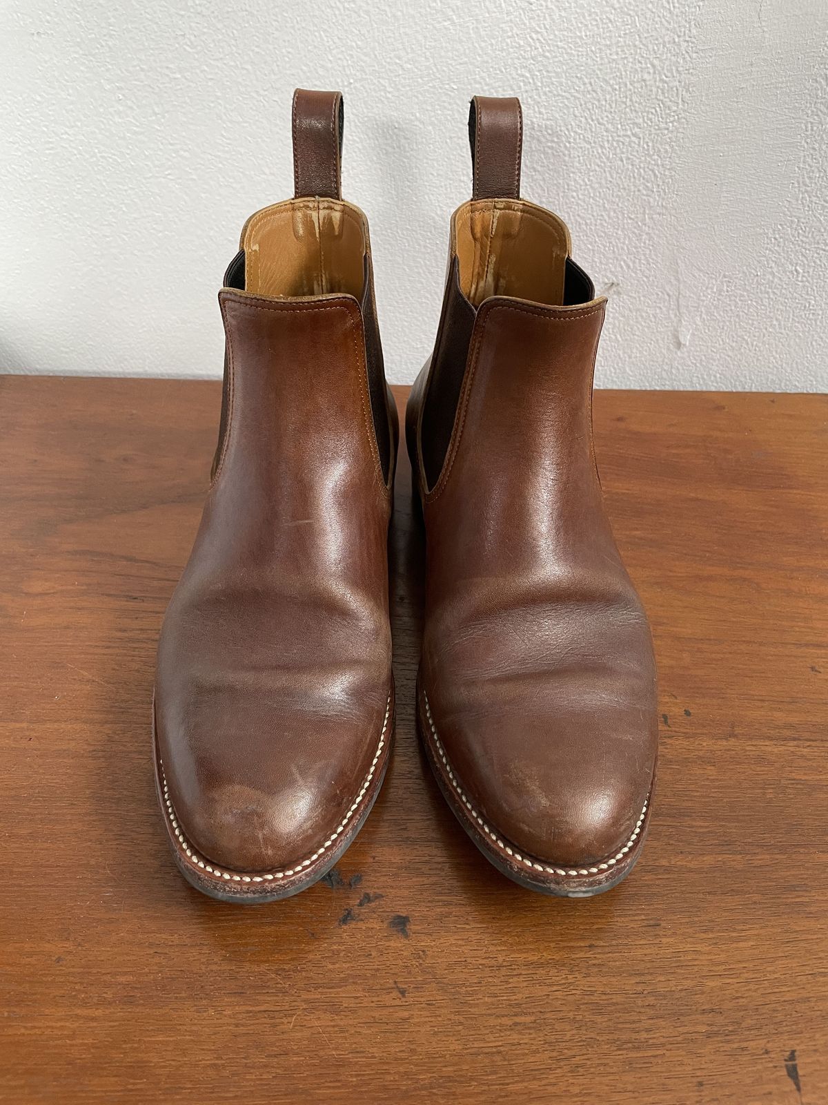 Photo by patinathunderdome on March 4, 2022 of the Benzein The Seventh Chelsea Boot in Shinki Brown Oiled Horsebutt.