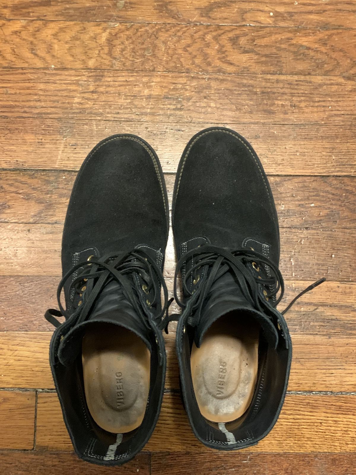 Photo by patinathunderdome on December 6, 2021 of the Viberg Boondocker in Horween Petrol Chamois Roughout.