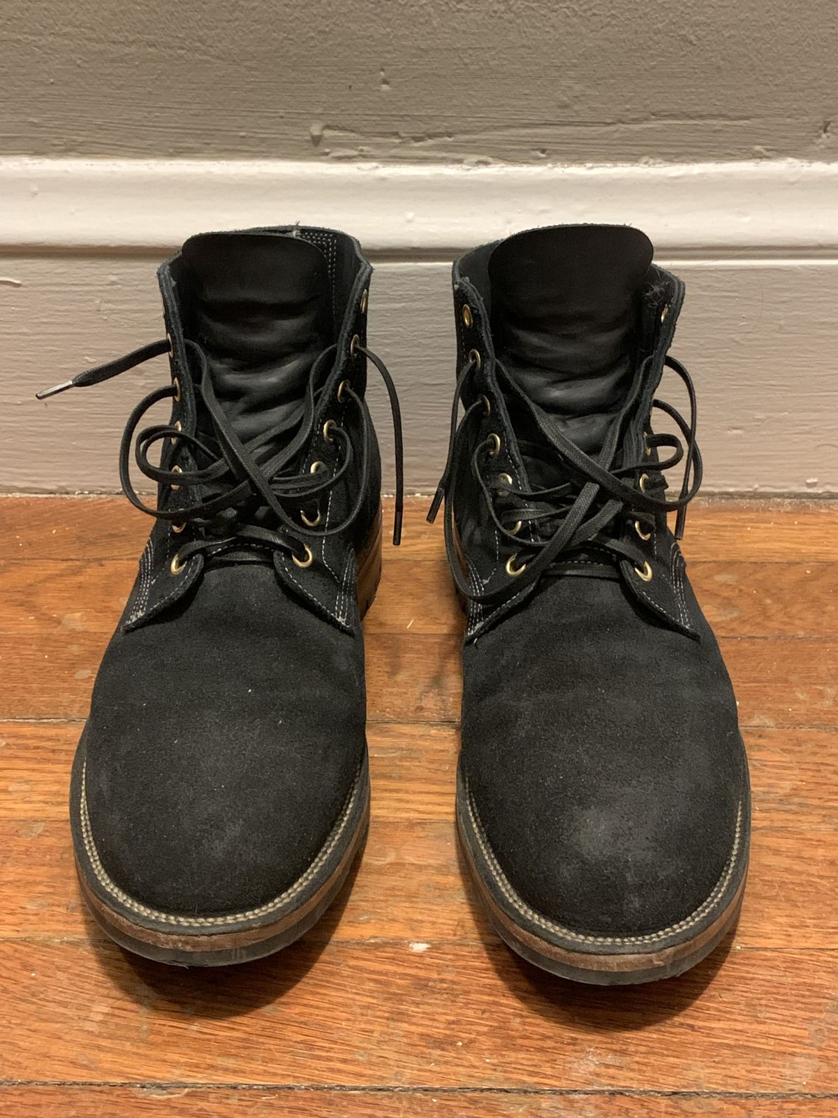 Photo by patinathunderdome on January 6, 2022 of the Viberg Boondocker in Horween Petrol Chamois Roughout.
