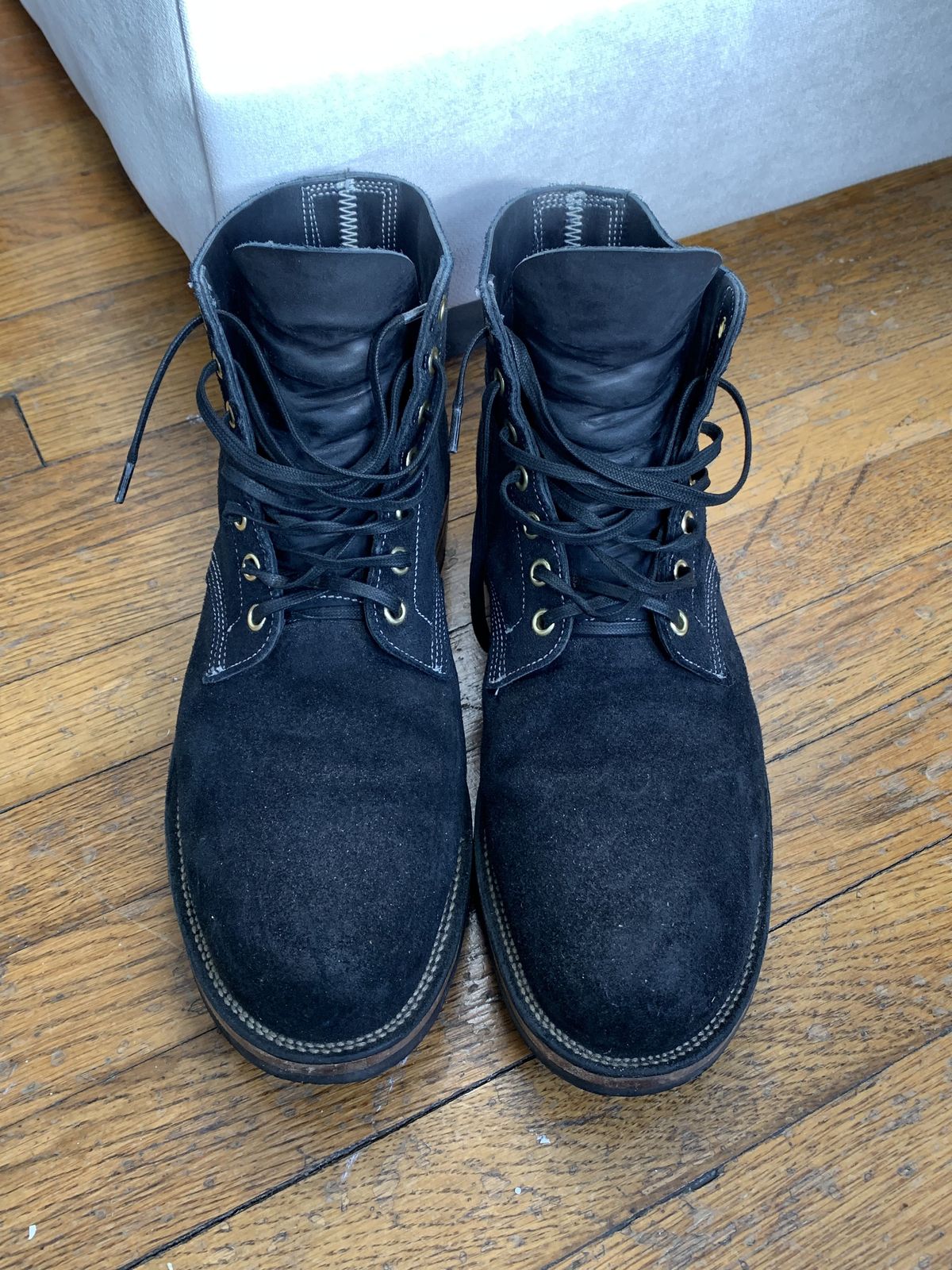 Photo by patinathunderdome on February 6, 2022 of the Viberg Boondocker in Horween Petrol Chamois Roughout.