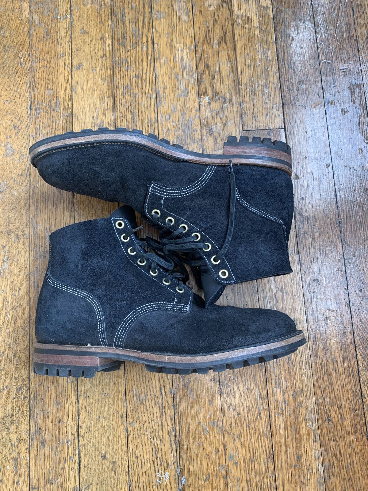 Photo by patinathunderdome on March 5, 2022 of the Viberg Boondocker in Horween Petrol Chamois Roughout.