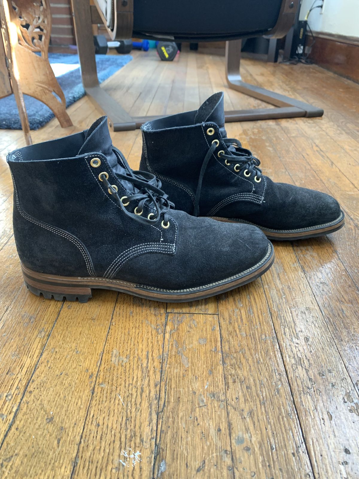 Photo by patinathunderdome on March 5, 2022 of the Viberg Boondocker in Horween Petrol Chamois Roughout.