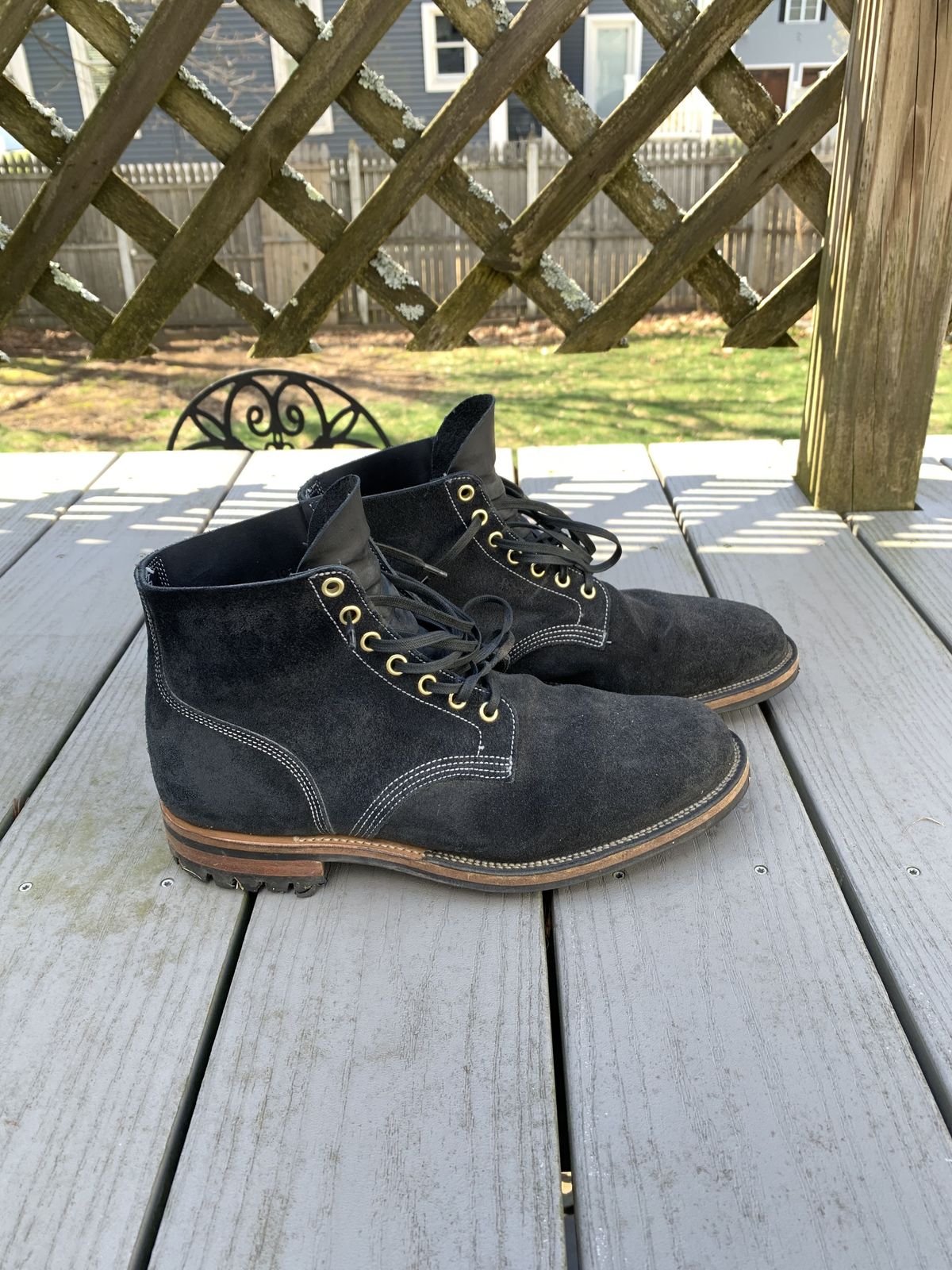 Photo by patinathunderdome on April 6, 2022 of the Viberg Boondocker in Horween Petrol Chamois Roughout.