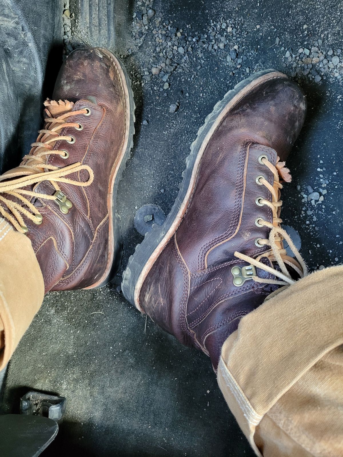 Photo by patinathunderdome on March 4, 2022 of the Irish Setter Mesabi in Brown Full Grain Waterproof.