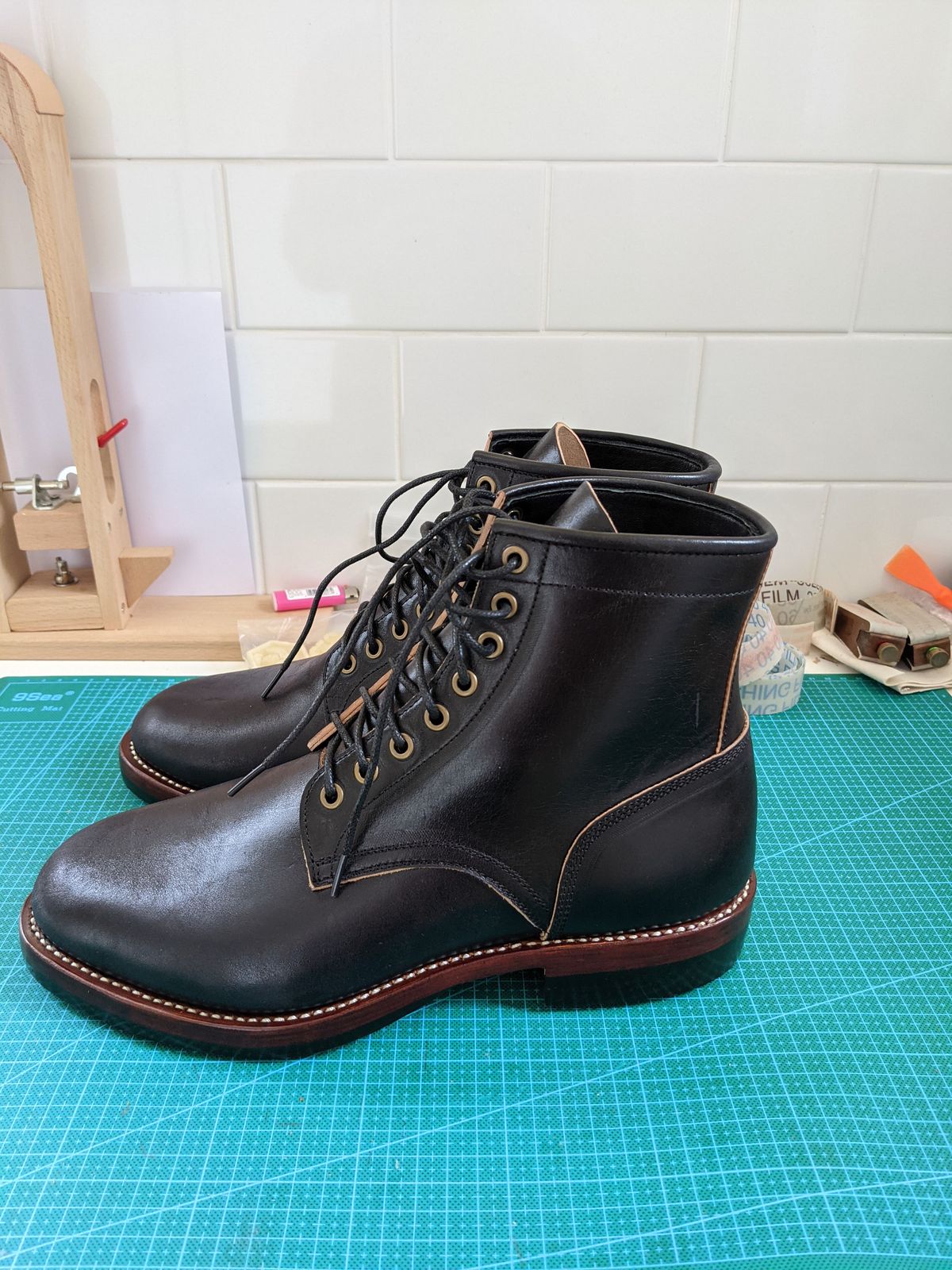 Photo by patinathunderdome on October 4, 2021 of the Benzein Kanon Boot in Maryam Black Horsehide.