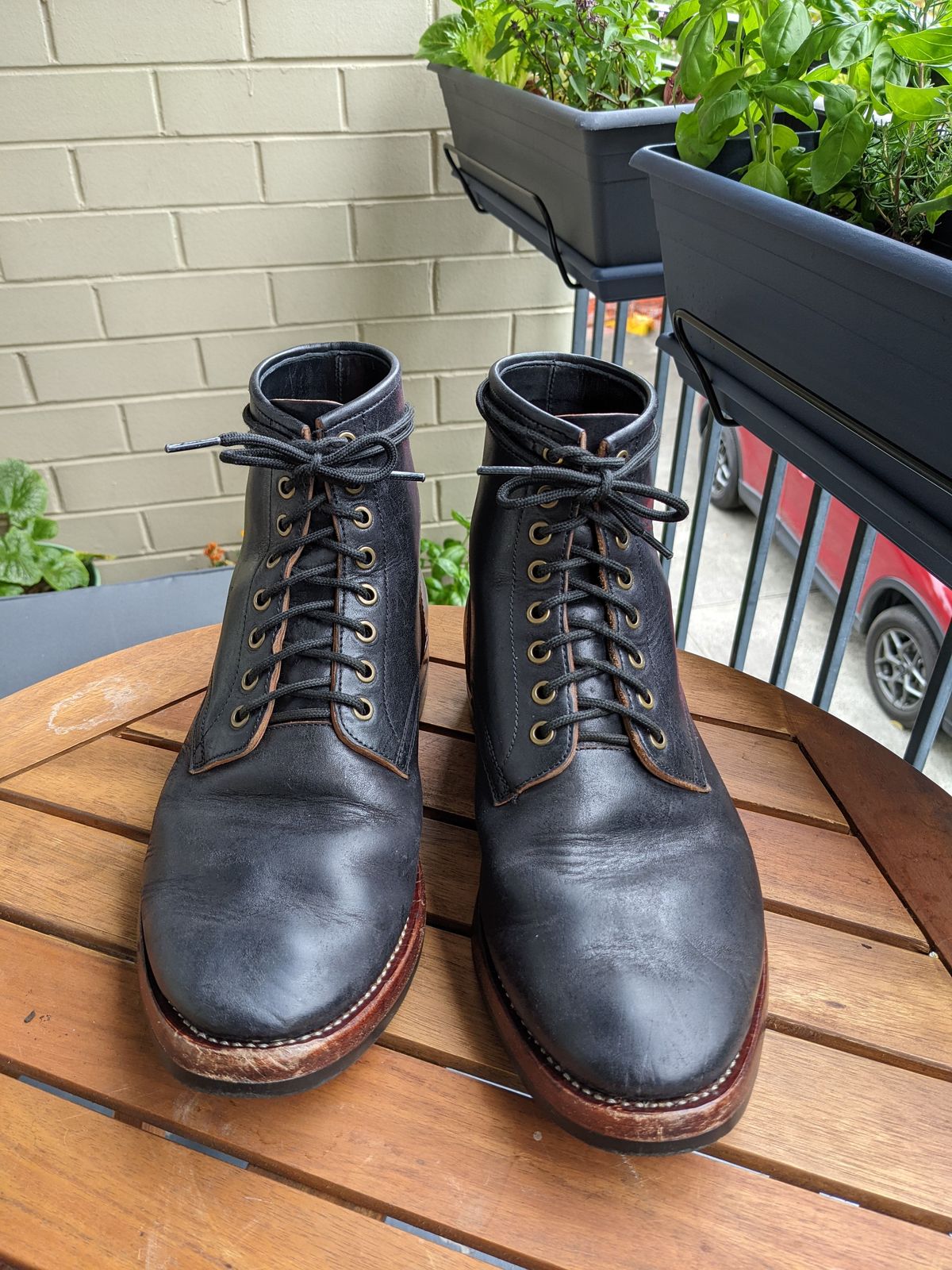 Photo by patinathunderdome on January 4, 2022 of the Benzein Kanon Boot in Maryam Black Horsehide.