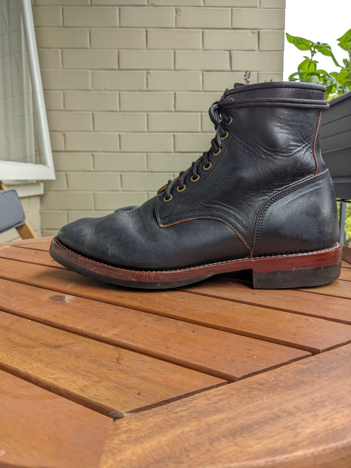 Photo by patinathunderdome on January 4, 2022 of the Benzein Kanon Boot in Maryam Black Horsehide.