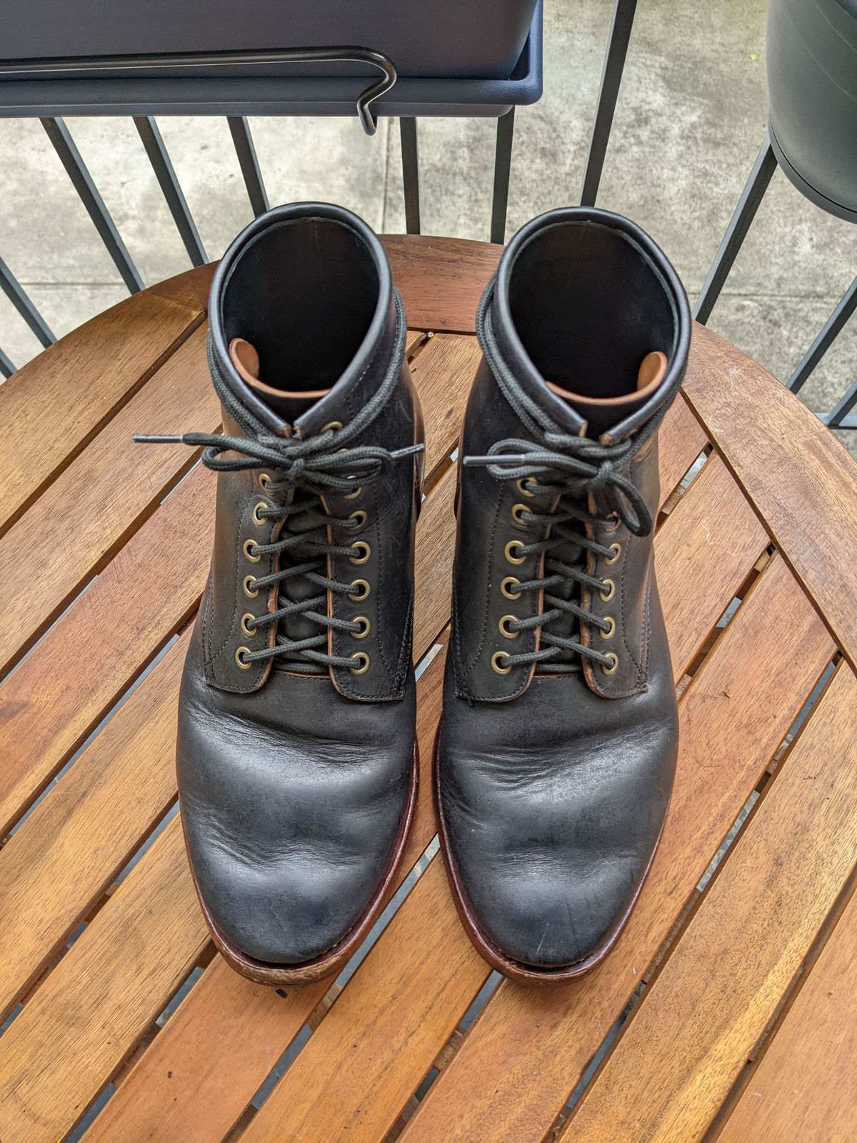 Photo by patinathunderdome on January 4, 2022 of the Benzein Kanon Boot in Maryam Black Horsehide.