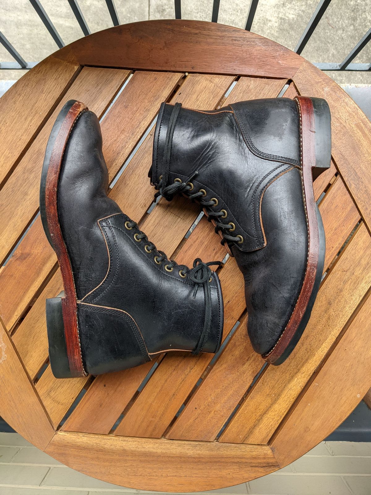 Photo by patinathunderdome on January 4, 2022 of the Benzein Kanon Boot in Maryam Black Horsehide.