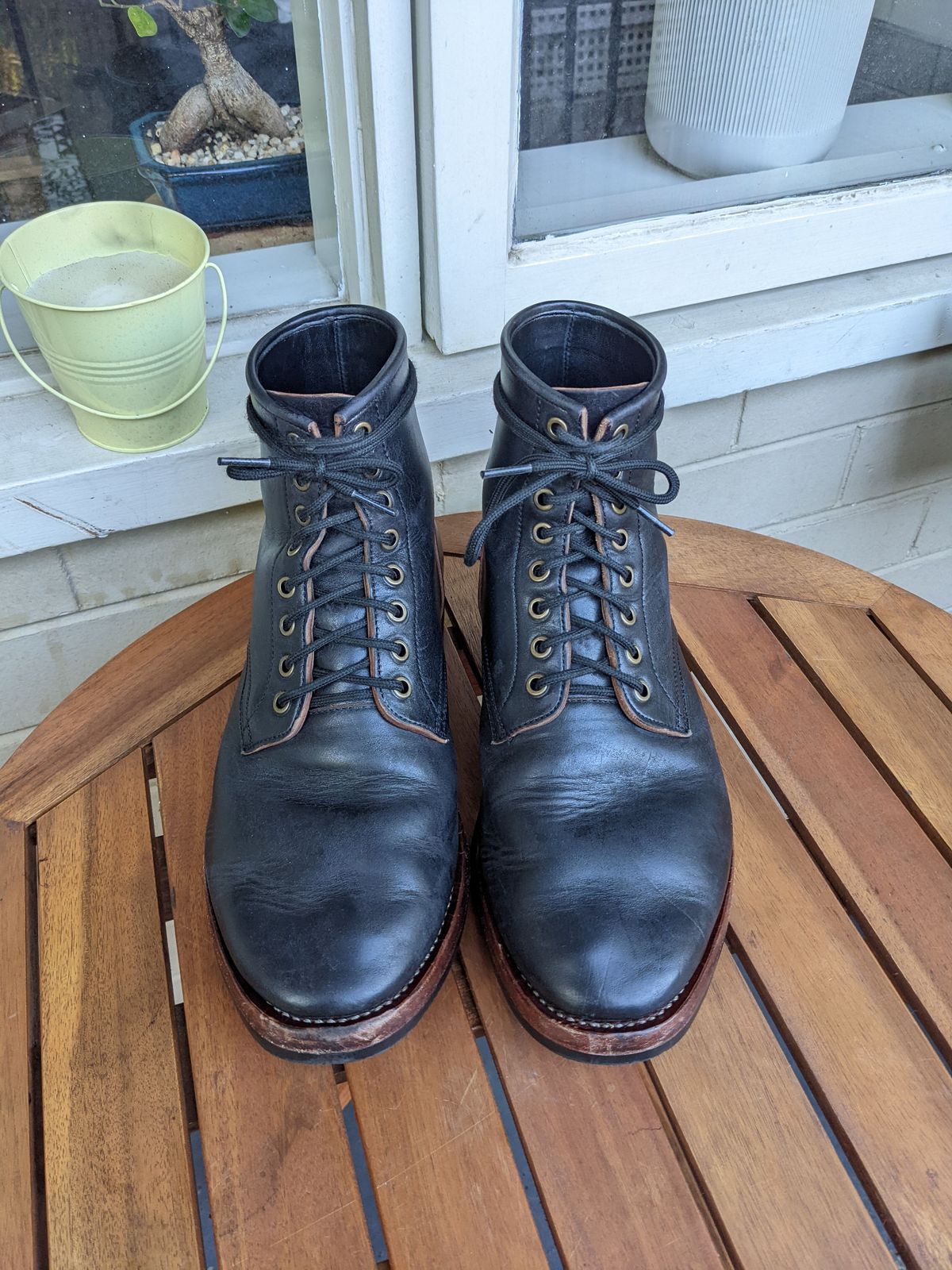 Photo by patinathunderdome on February 5, 2022 of the Benzein Kanon Boot in Maryam Black Horsehide.
