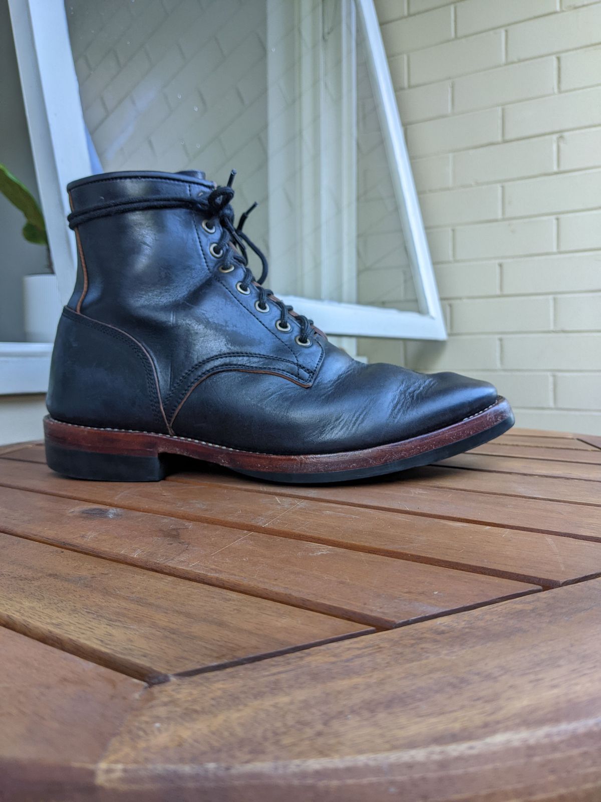 Photo by patinathunderdome on February 5, 2022 of the Benzein Kanon Boot in Maryam Black Horsehide.