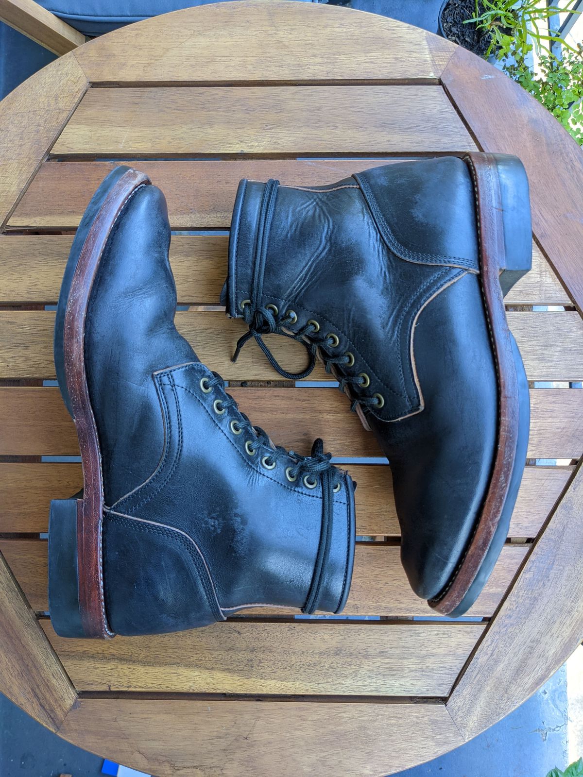 Photo by patinathunderdome on February 5, 2022 of the Benzein Kanon Boot in Maryam Black Horsehide.
