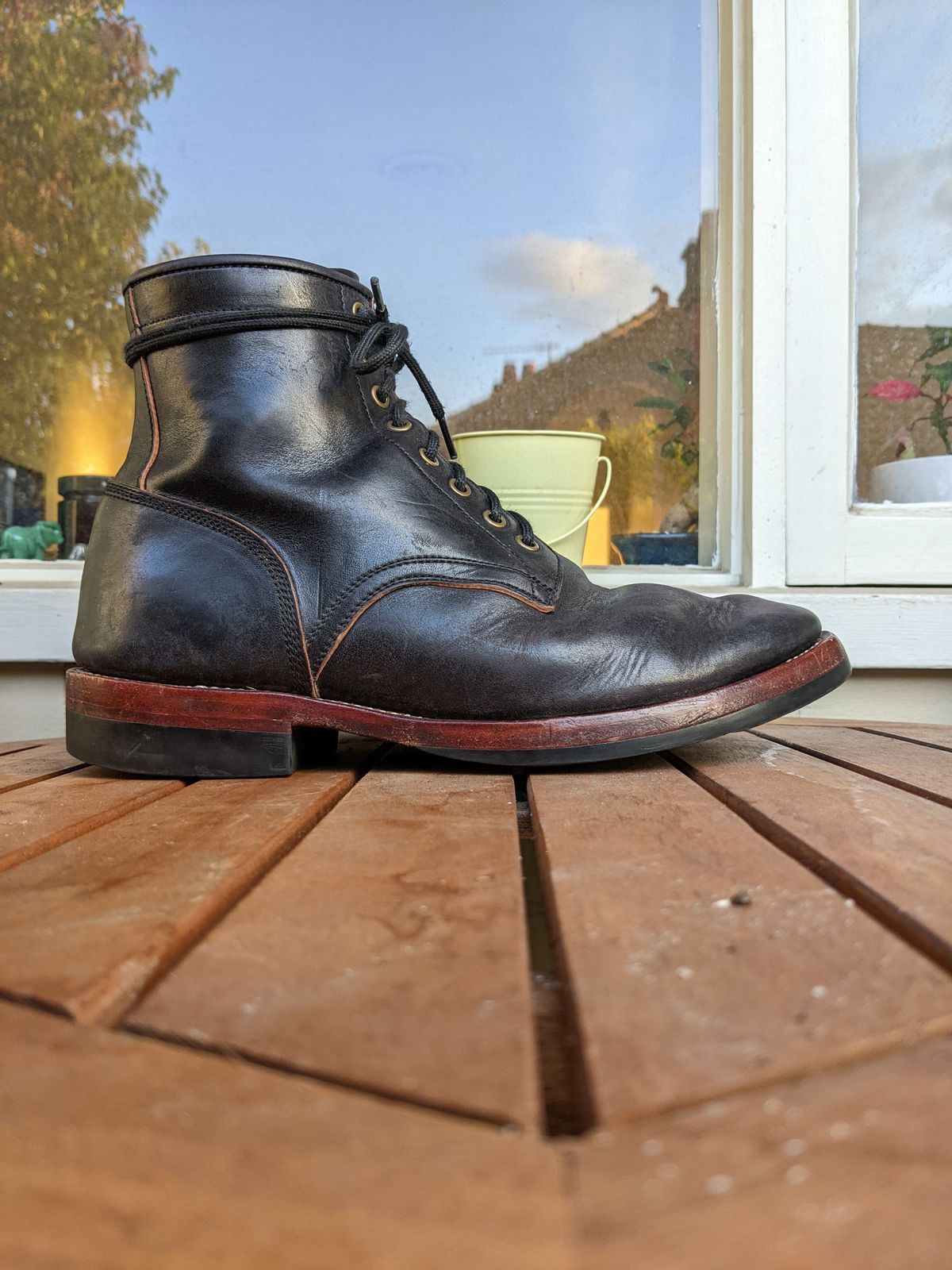 Photo by patinathunderdome on April 6, 2022 of the Benzein Kanon Boot in Maryam Black Horsehide.