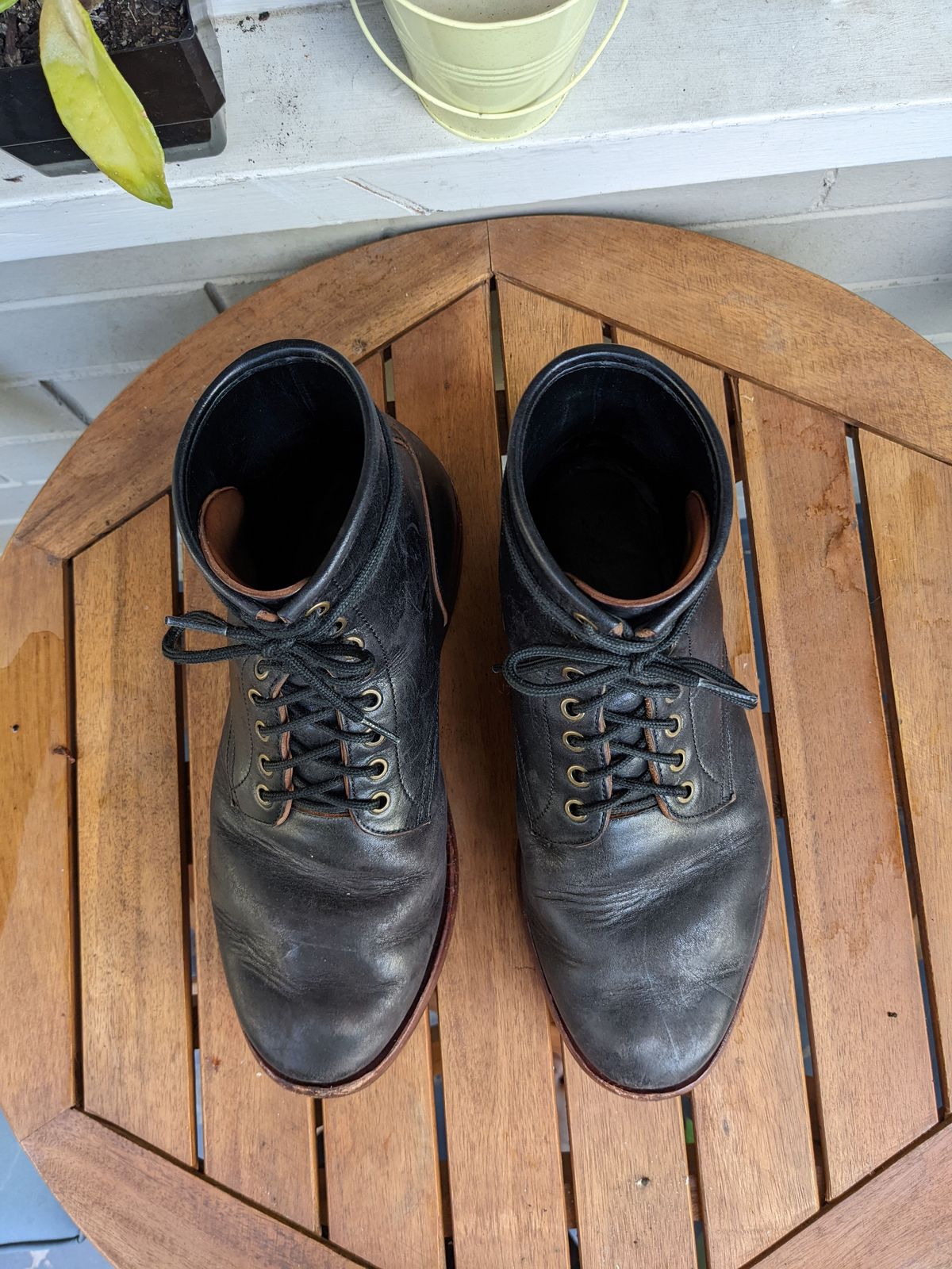 Photo by patinathunderdome on April 6, 2022 of the Benzein Kanon Boot in Maryam Black Horsehide.