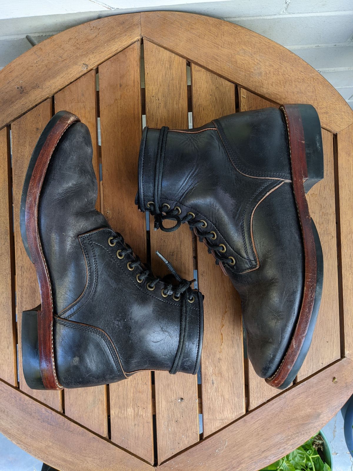 Photo by patinathunderdome on April 6, 2022 of the Benzein Kanon Boot in Maryam Black Horsehide.