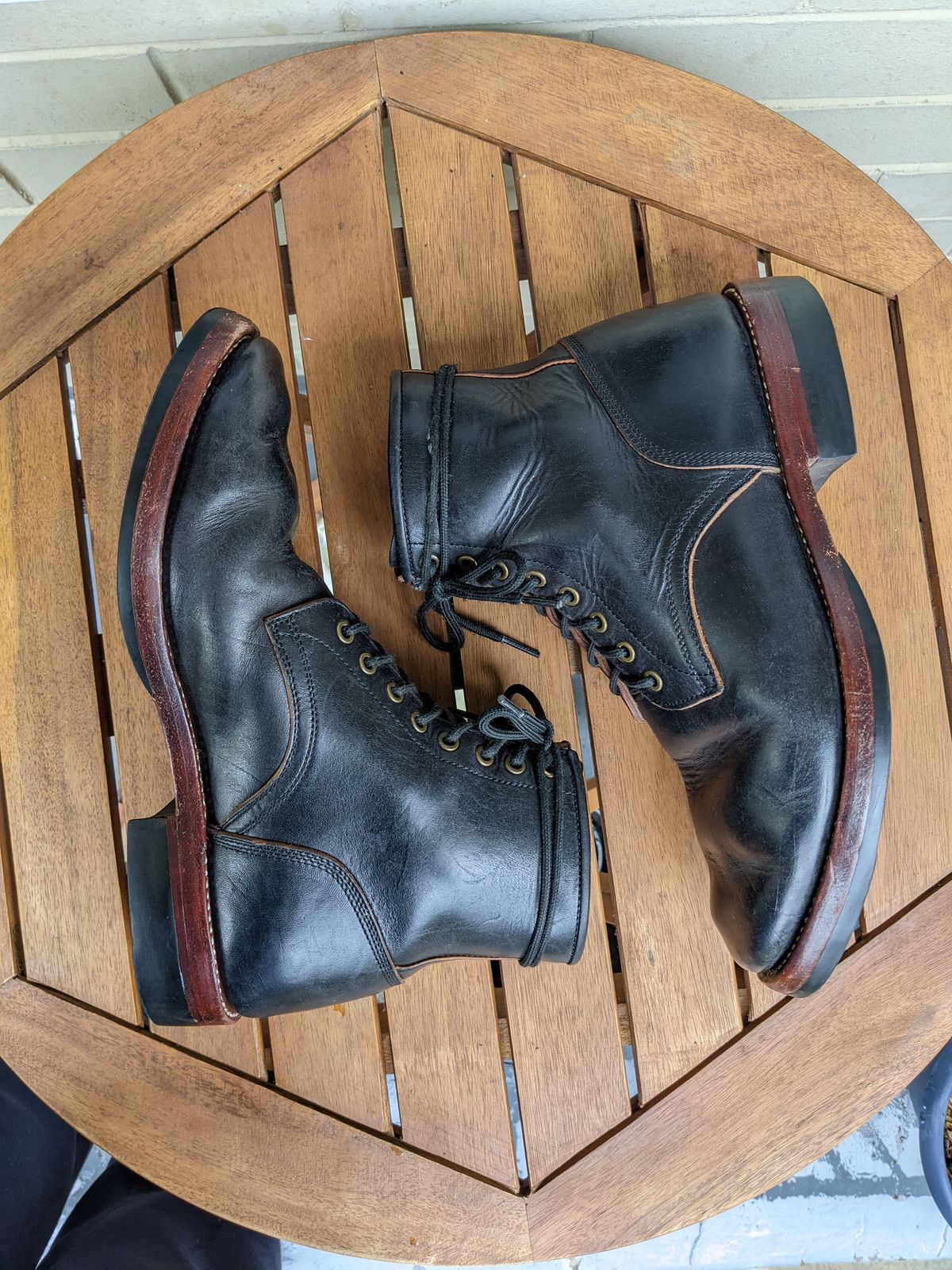Photo by patinathunderdome on May 4, 2022 of the Benzein Kanon Boot in Maryam Black Horsehide.