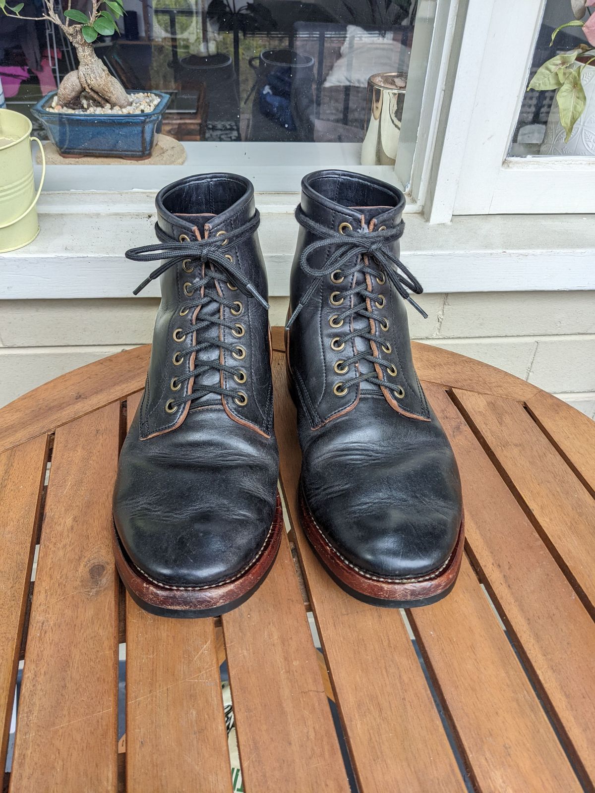 Photo by patinathunderdome on May 4, 2022 of the Benzein Kanon Boot in Maryam Black Horsehide.