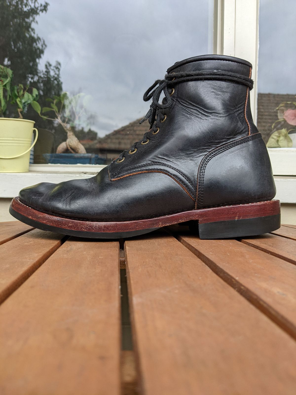 Photo by patinathunderdome on May 4, 2022 of the Benzein Kanon Boot in Maryam Black Horsehide.