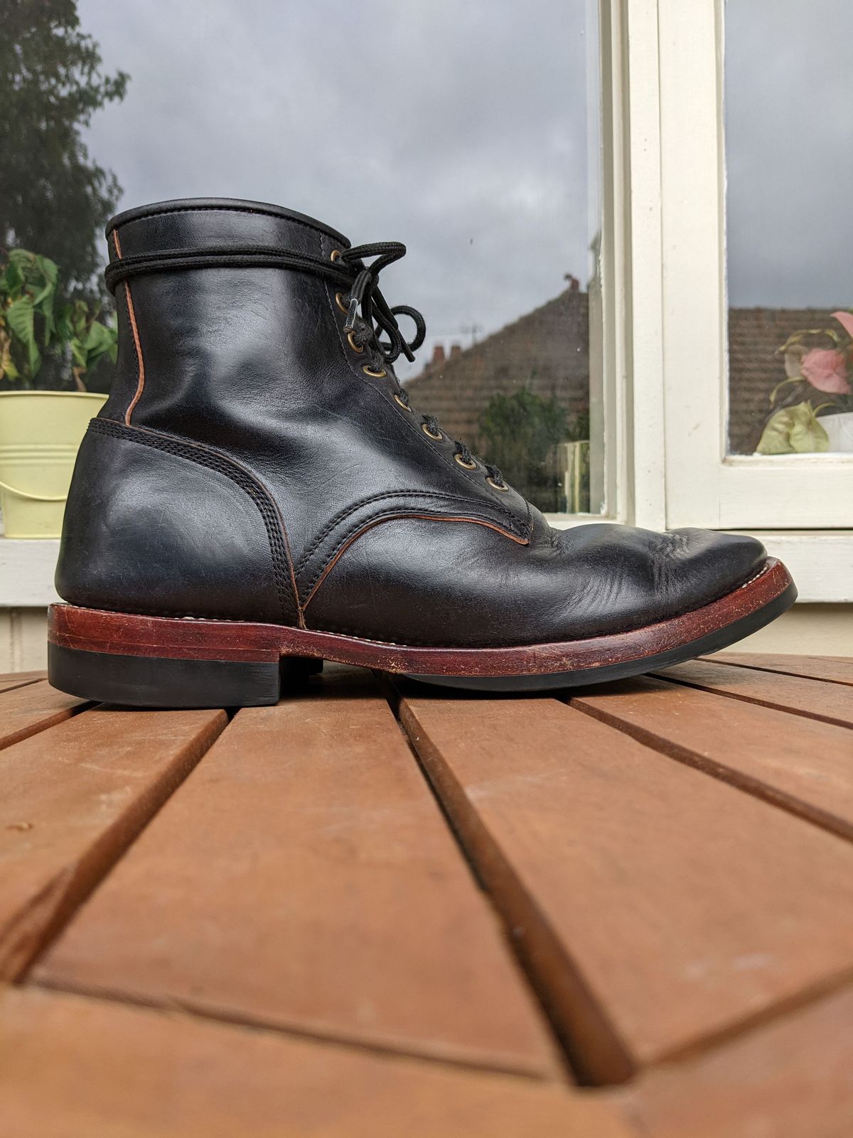 Photo by patinathunderdome on May 4, 2022 of the Benzein Kanon Boot in Maryam Black Horsehide.